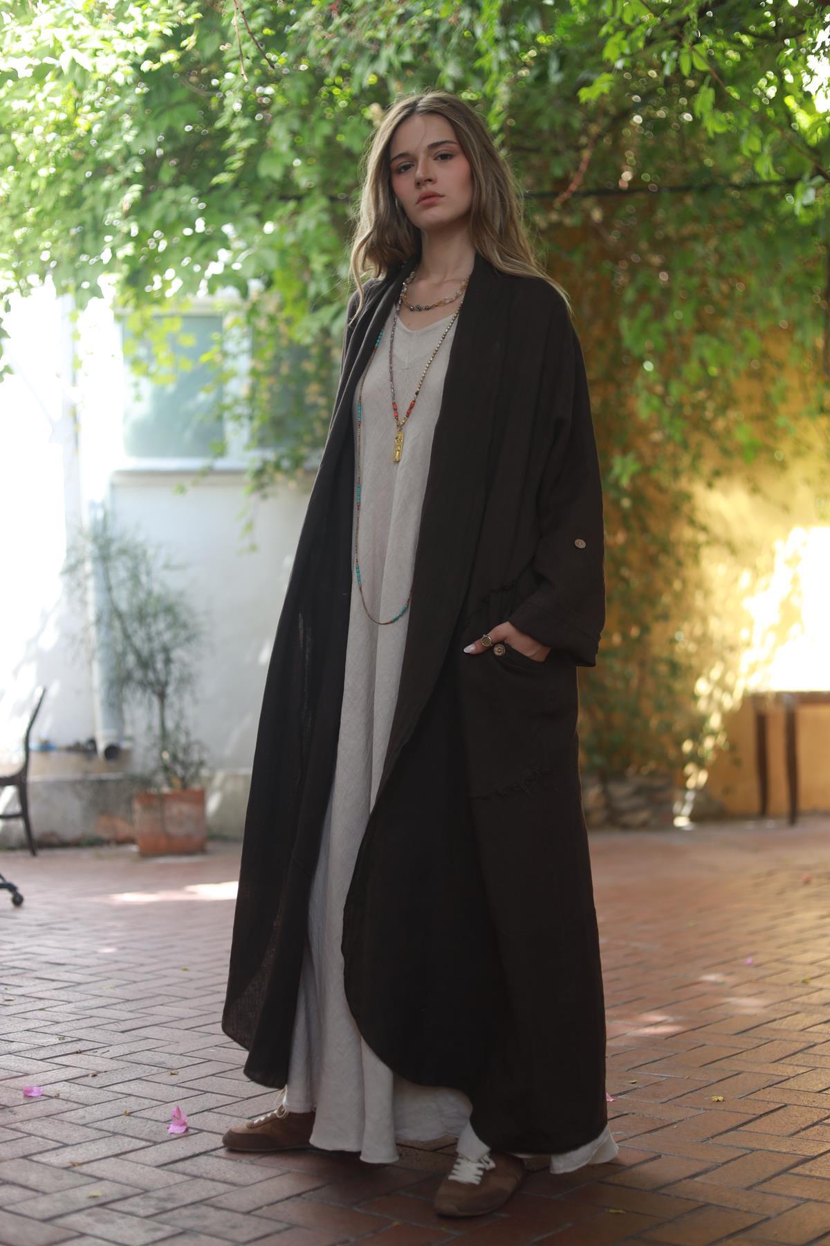 Kahverengi Cebi Düğmeli Keten Kaftan