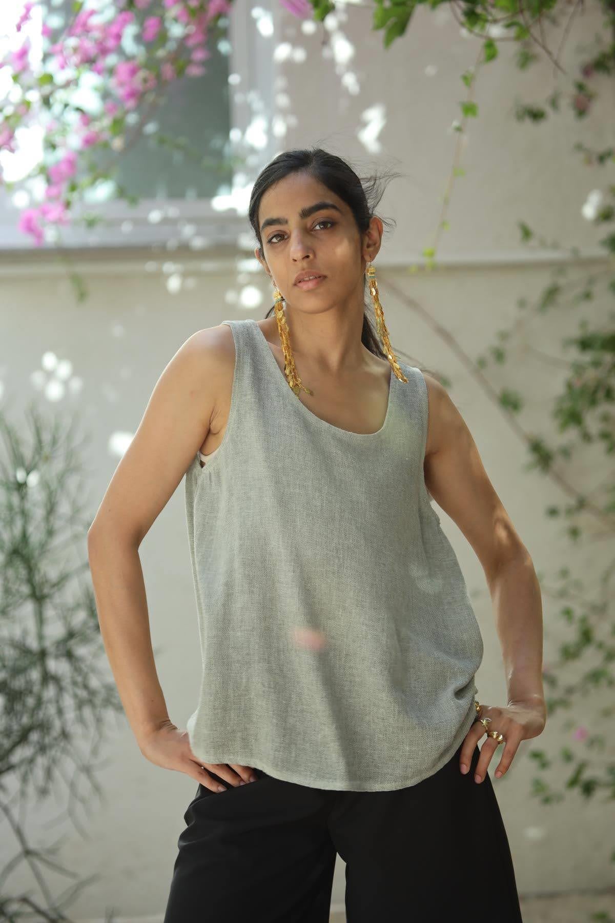 Haki Geniş Yaka Askılı Soft Keten Bluz