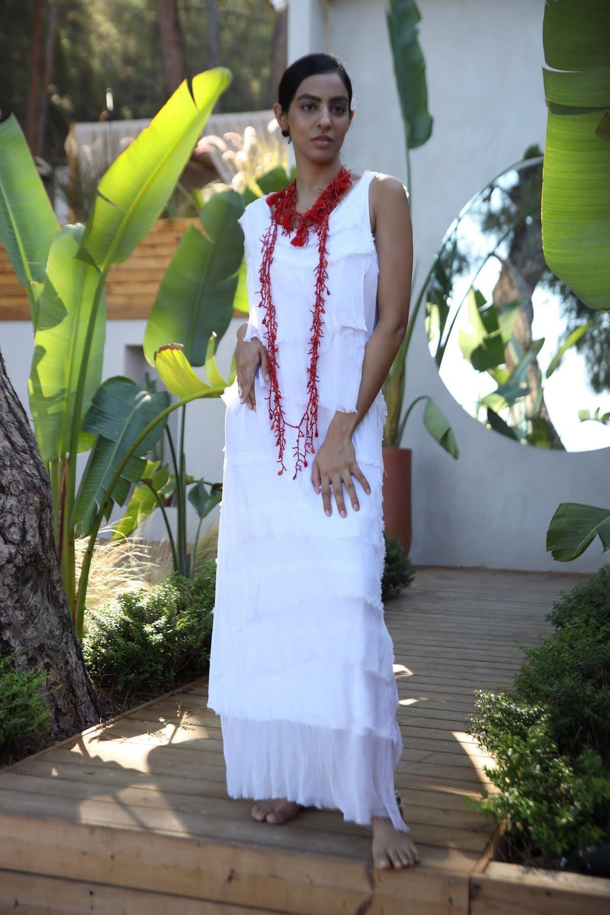  Beyaz Kolsuz Kat Kat İpek Elbise