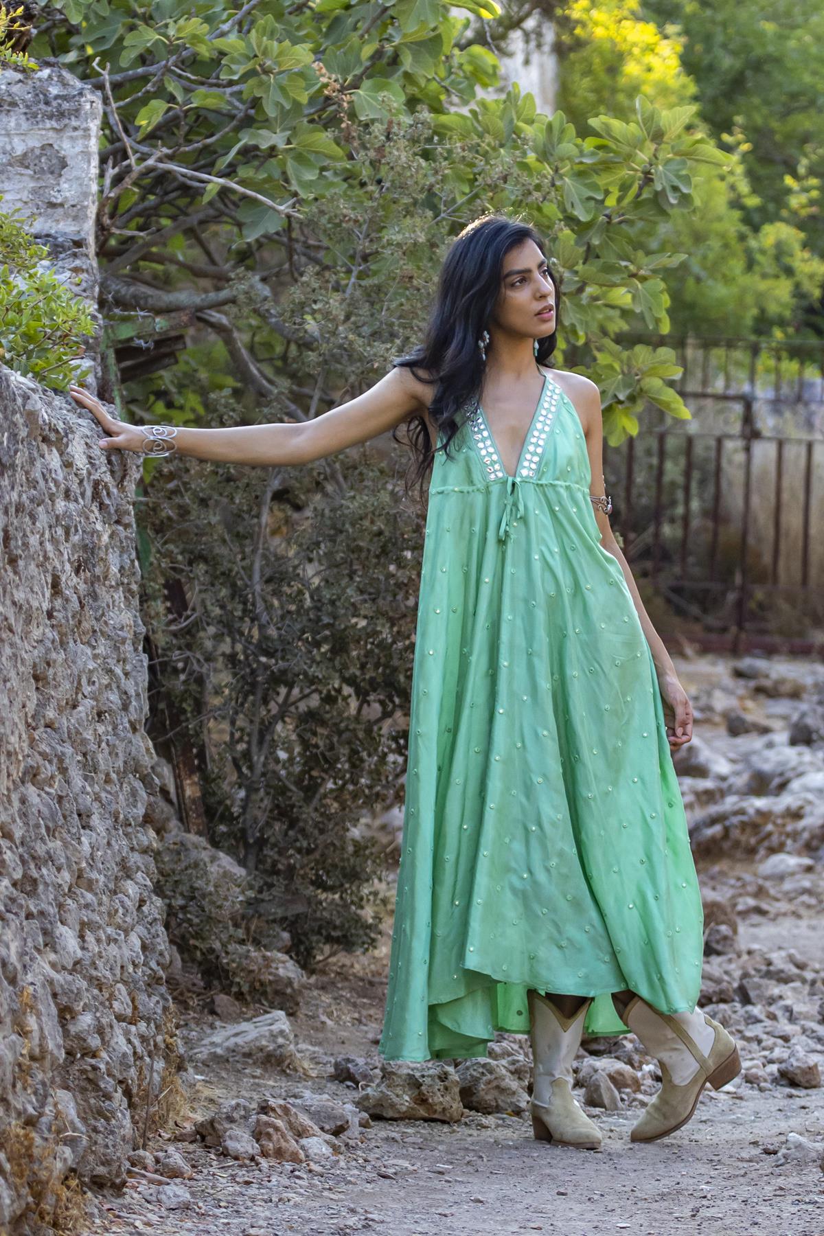  Mint Yeşili Ayna Detaylı Boyundan Askılı İpek Elbise