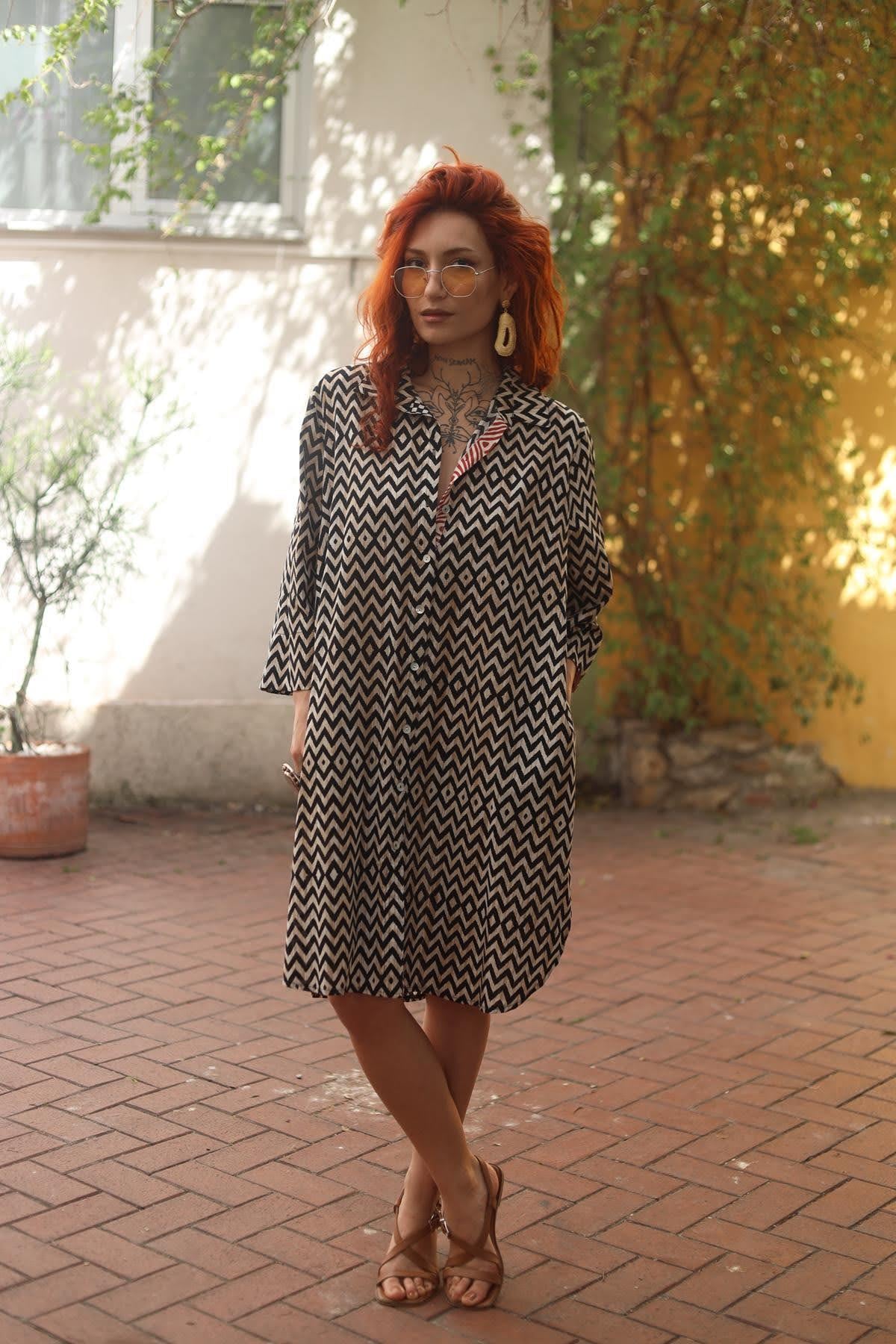 Siyah Desenli Garni Detaylı Kısa Gömlek Elbise