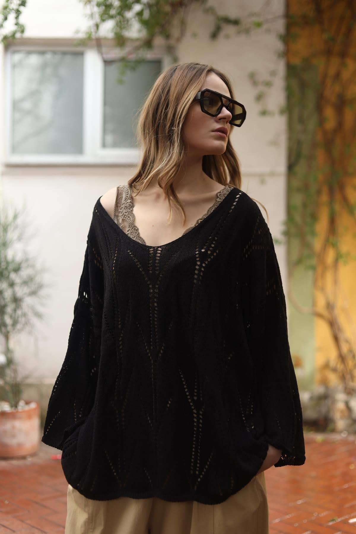 Siyah V Yaka Ajurlu Tunik