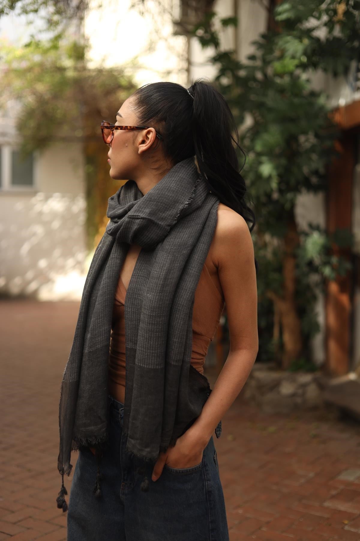 Antrasit Köşeleri Püsküllü Şal