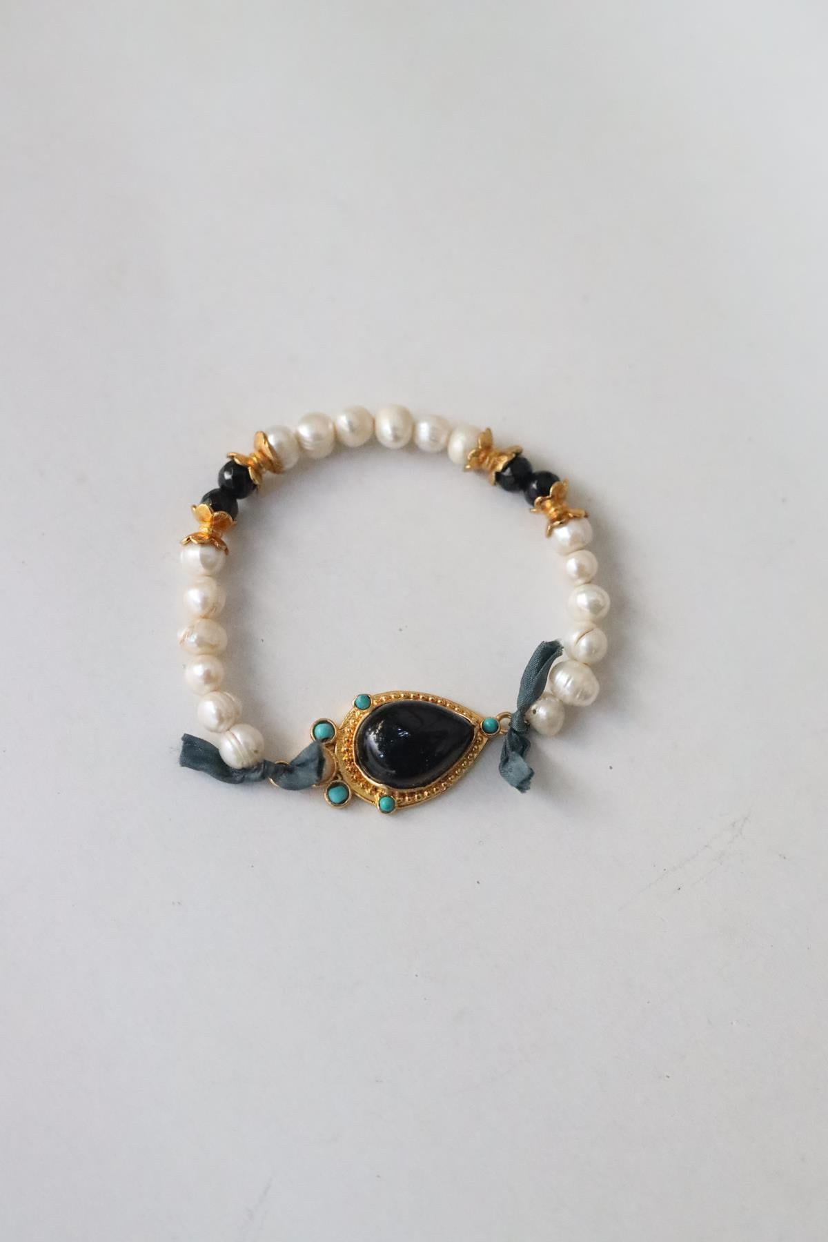 Pearl Detailed Bracelet