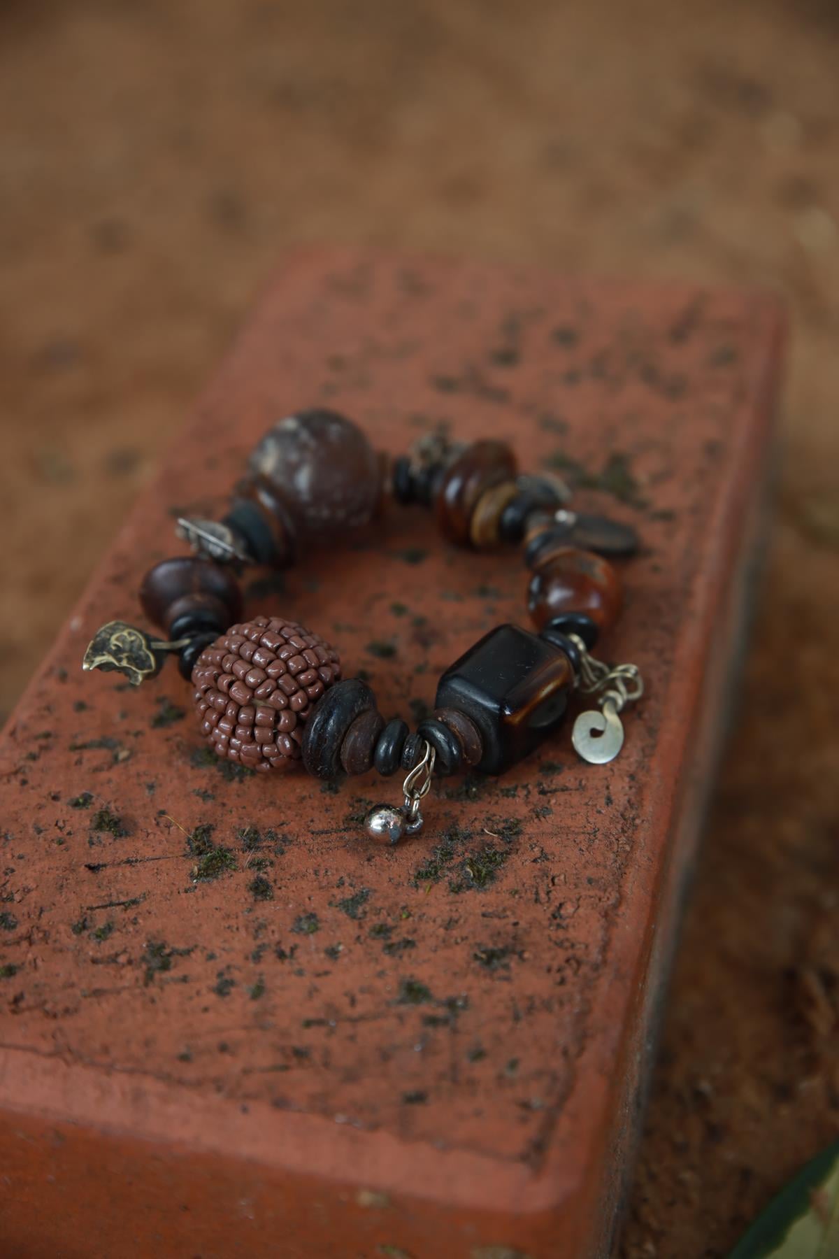 Kahverengi Sallantılı Tasarım Bileklik