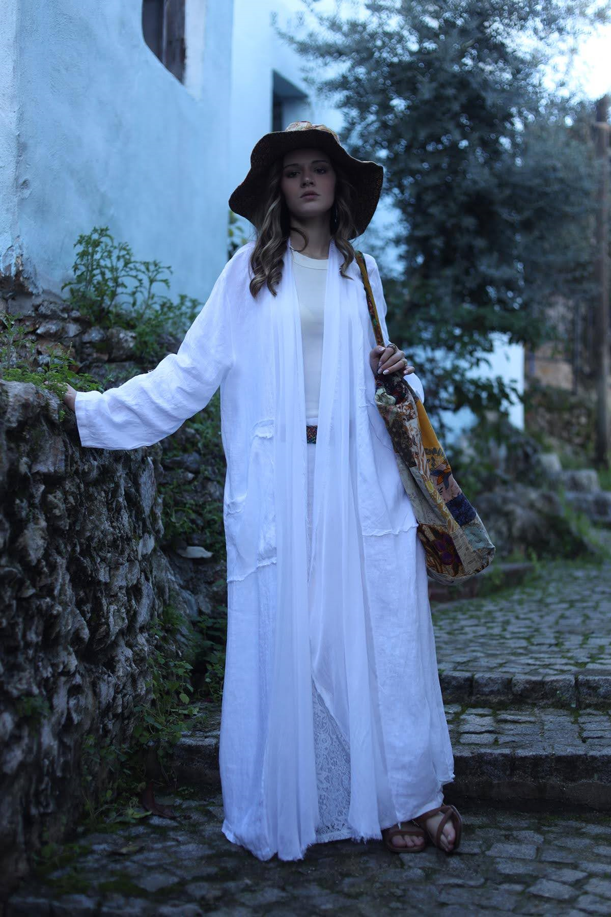 Beyaz Cebi ve Yakası Püskül Detaylı Keten Kaftan