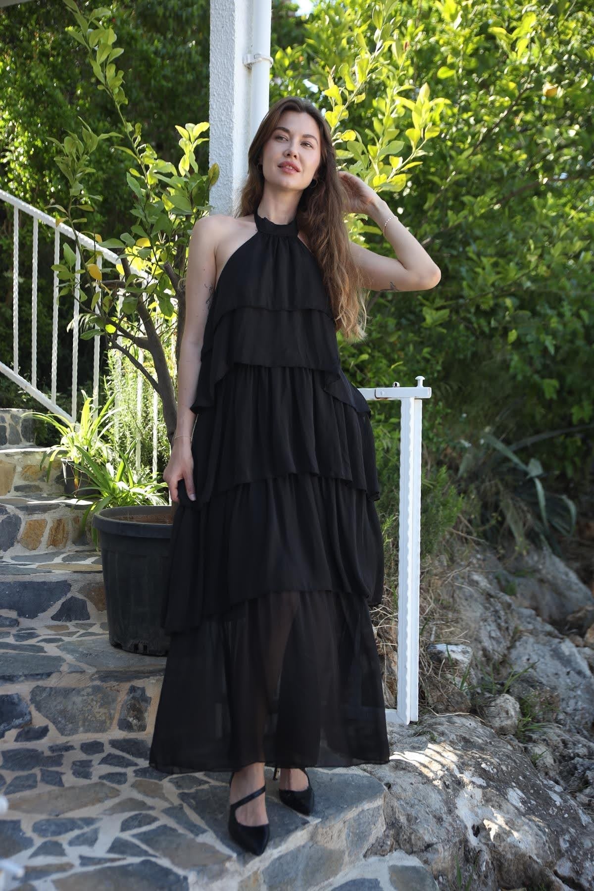 Siyah Halter Yaka Kat Kat İpek Elbise