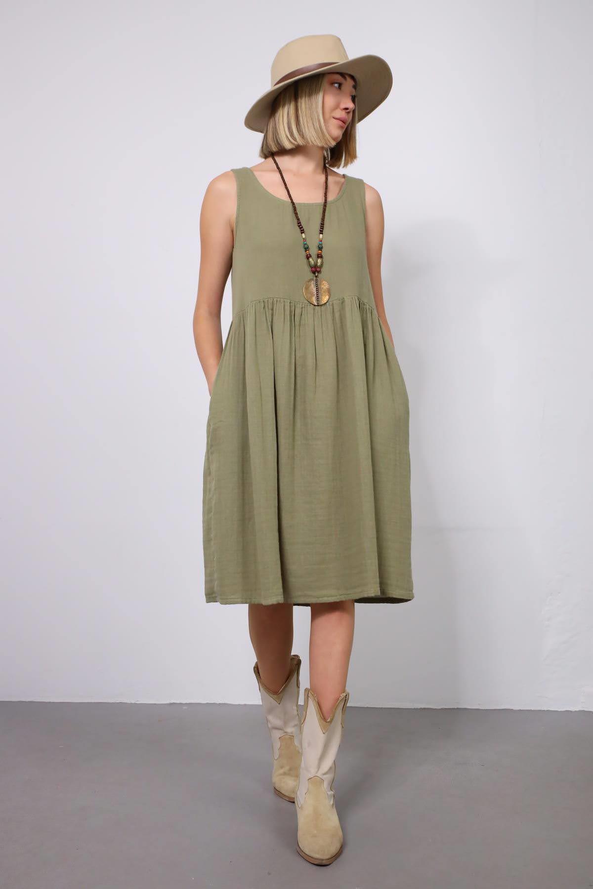 Haki Kayık Yaka Pileli Kolsuz Elbise - Şaman Butik Haki Kayık Yaka Pileli Kolsuz Elbise