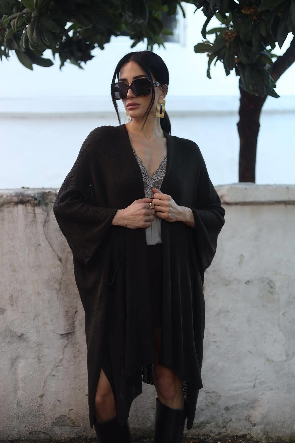 Koyu Kahverengi Yanları Yırtmaçlı Cepli Triko Hırka