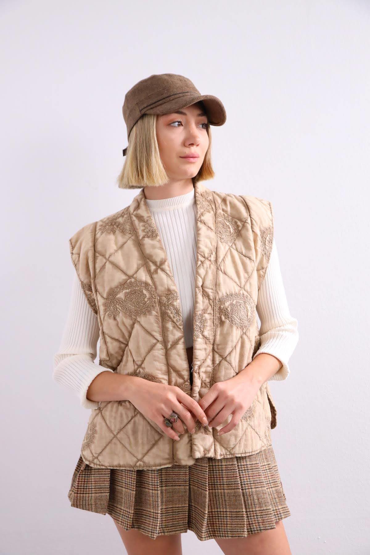 Camel Rengi Şal Desen Kabartmalı Yelek - Şaman Butik Camel Rengi Şal Desen Kabartmalı Yelek