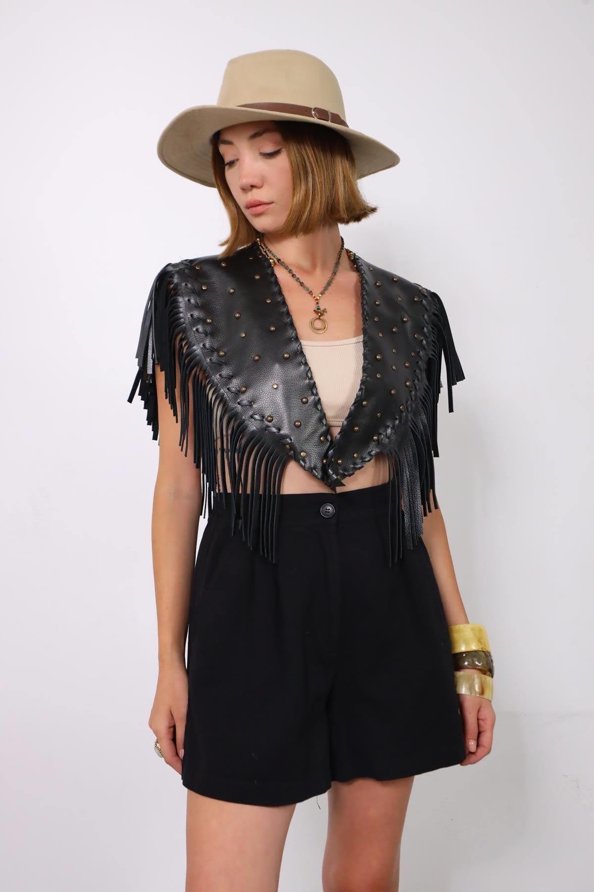  Siyah Pileli Gabardin Şort