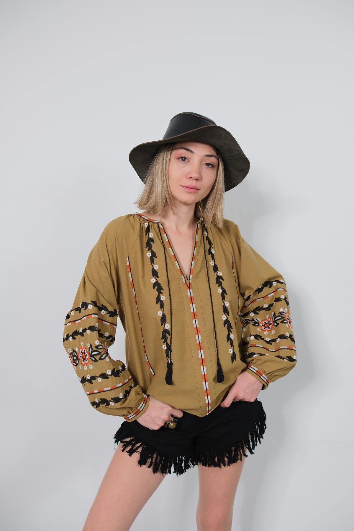 Hardal Yakası İpli İşlemeli Bluz - Şaman Butik Hardal Yakası İpli İşlemeli Bluz