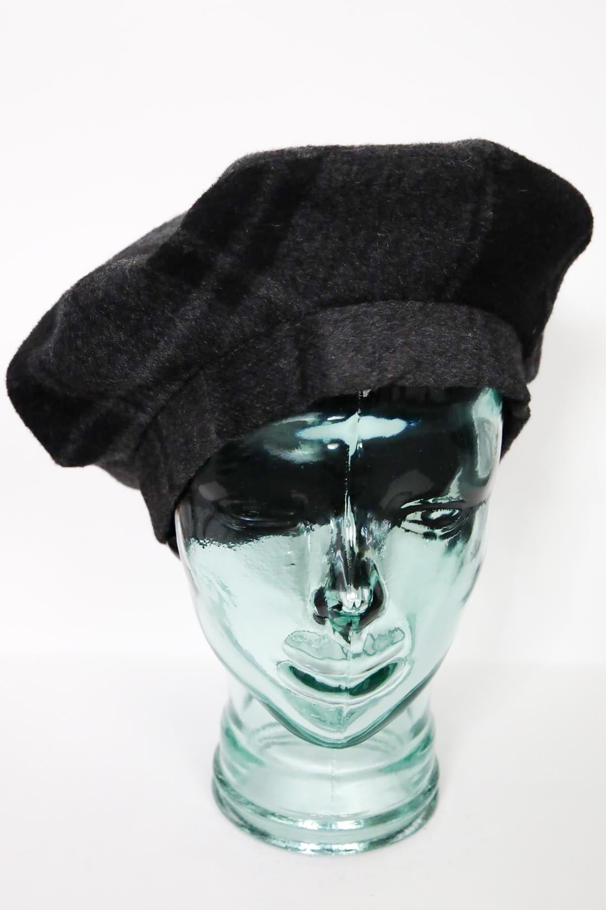 Antrasit Ekose Ressam Şapka - Şaman Butik Antrasit Ekose Ressam Şapka