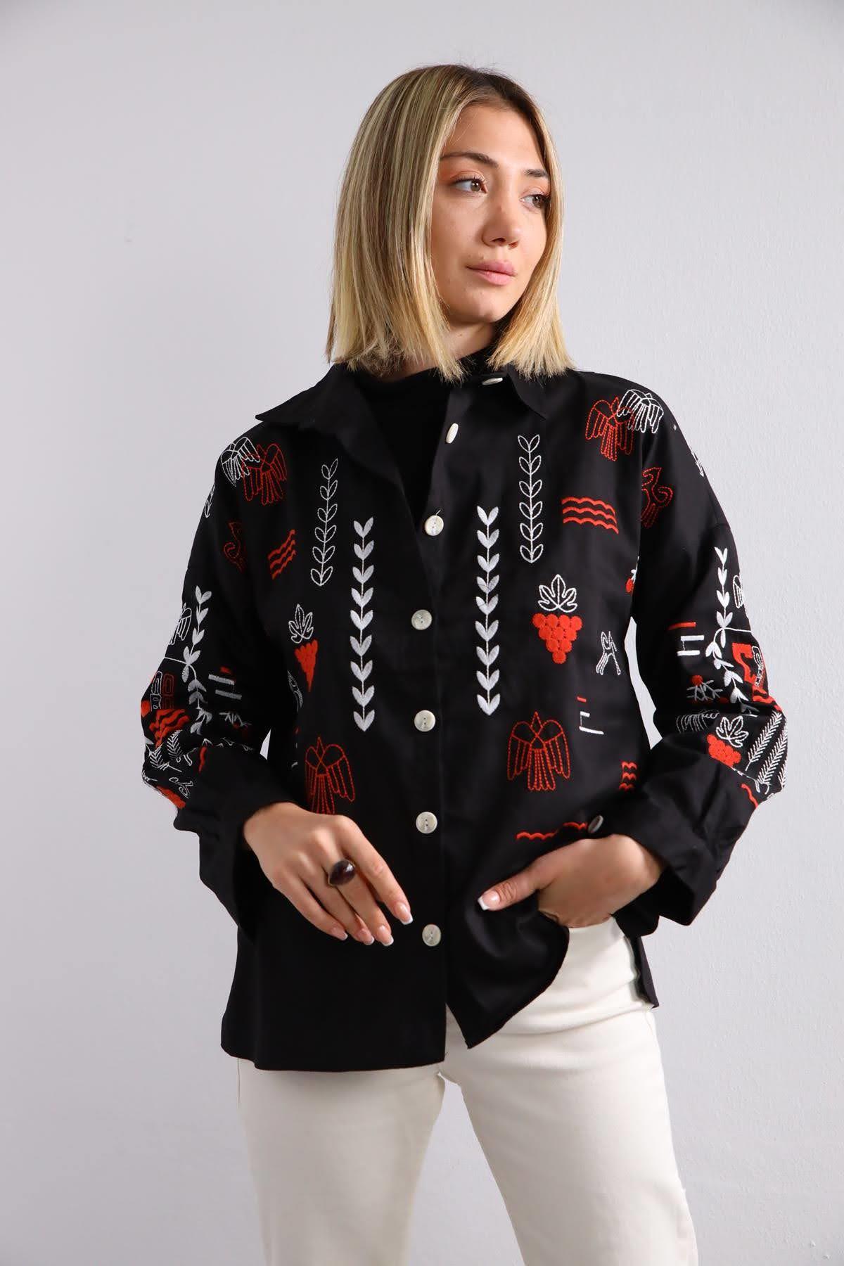  Siyah Figür İşlemeli Gömlek