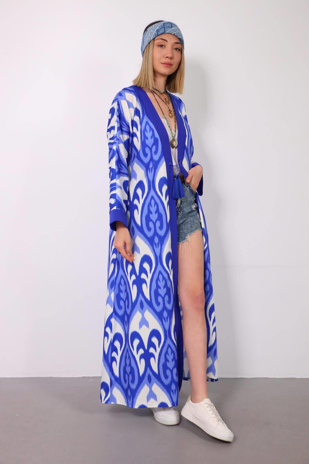 Saks Mavisi Desenli Yanları Yırtmaçlı Kimono - Şaman Butik Saks Mavisi Desenli Yanları Yırtmaçlı Kimono