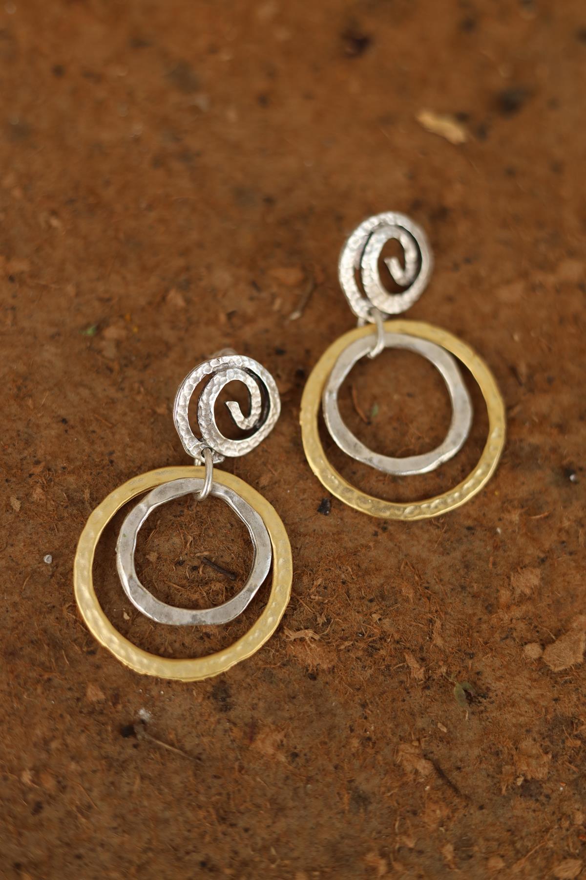 İç İçe Halka Tasarım Küpe