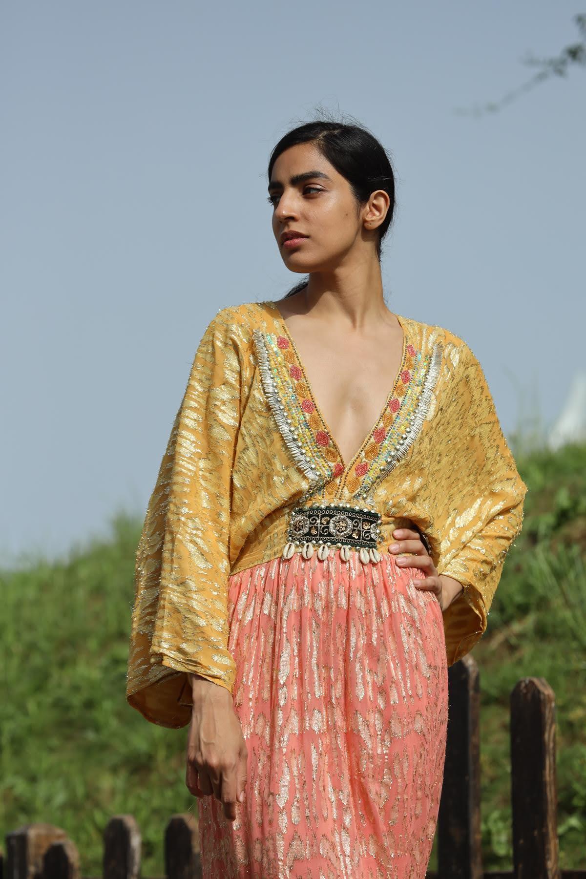 Hardal Rengi Yakası İşlemeli Deniz Kabuğu Detaylı Tasarım Elbise