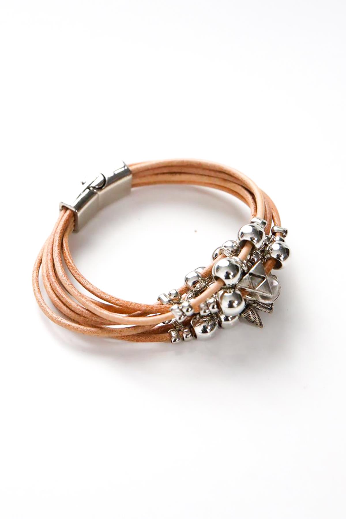Çoklu PirinçDetaylı Deri Tasarım Bileklik - Şaman Butik Çoklu PirinçDetaylı Deri Tasarım Bileklik