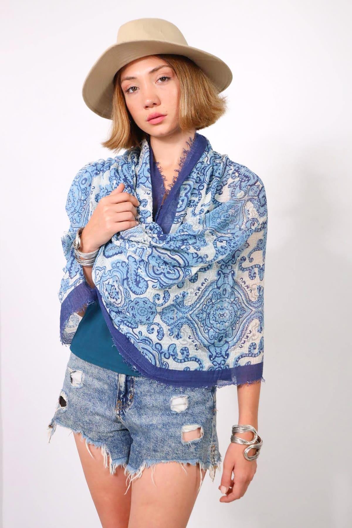 Lacivert Desenli Saçaklı Şal - Şaman Butik Lacivert Desenli Saçaklı Şal