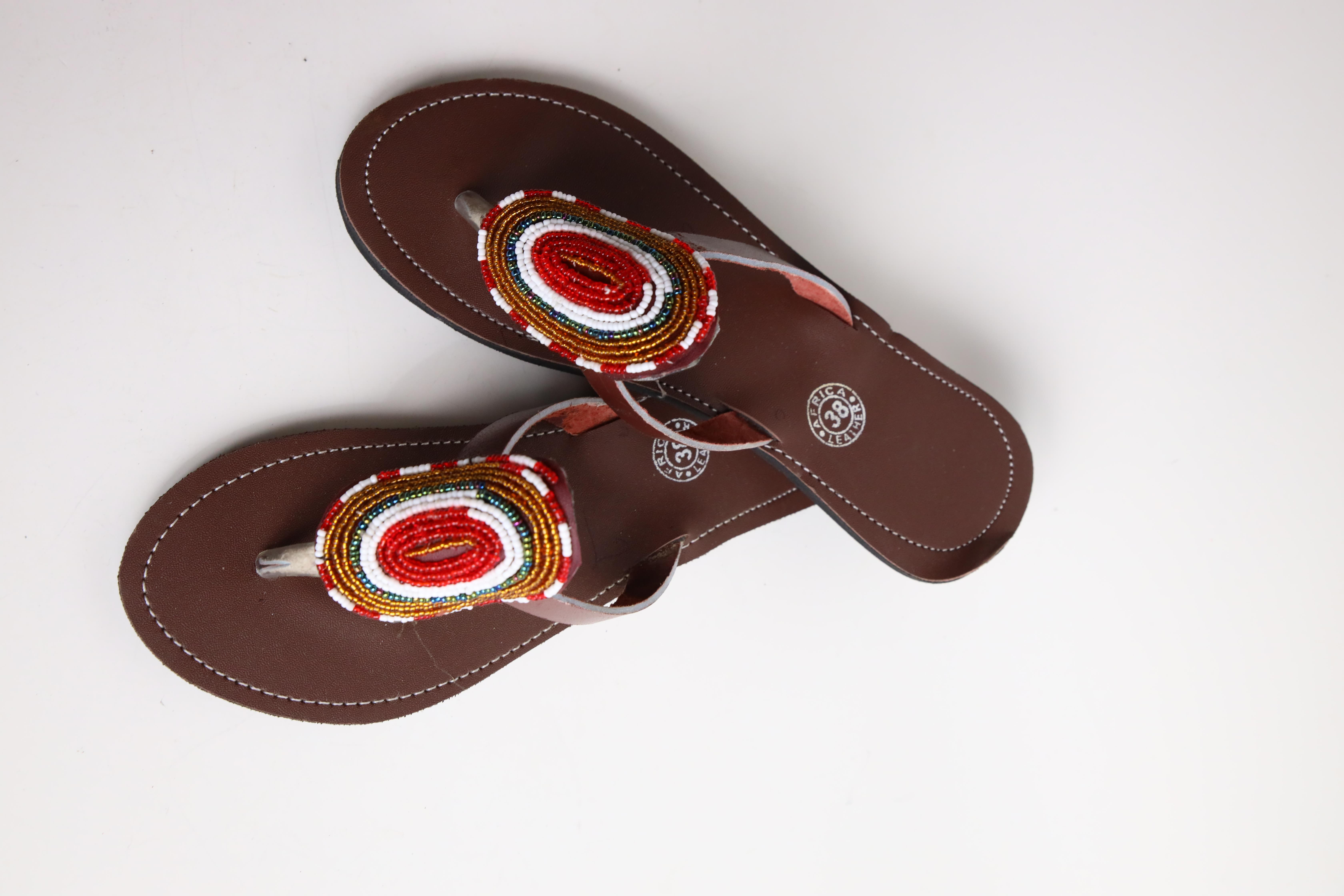 Kahverengi Boncuk İşlemeli Parmak Arası Terlik - Şaman Butik Kahverengi Boncuk İşlemeli Parmak Arası Terlik