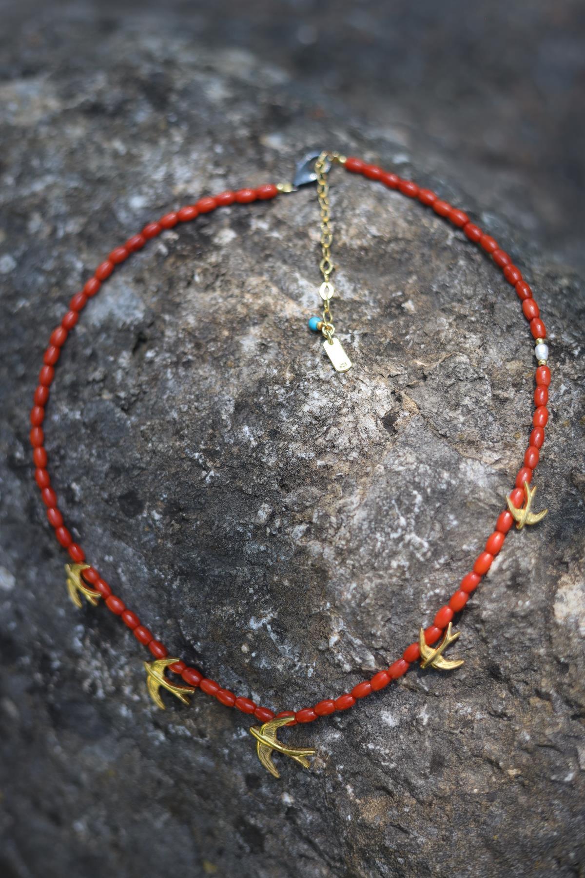 Gümüş Kuş Figürlü Mercan Kolye