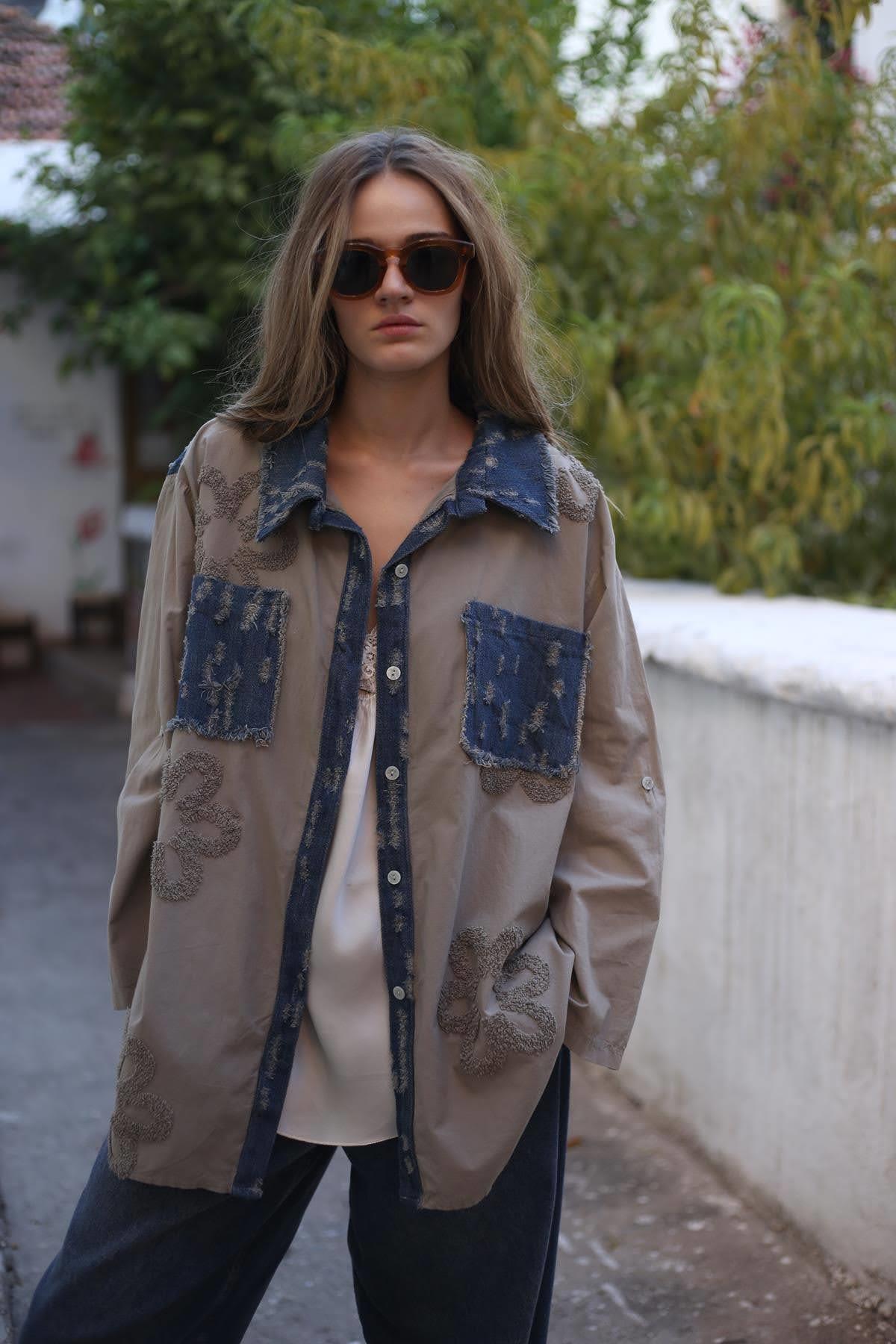 Vizon Rengi Çiçek Kabartmalı Kot Parçalı Gömlek