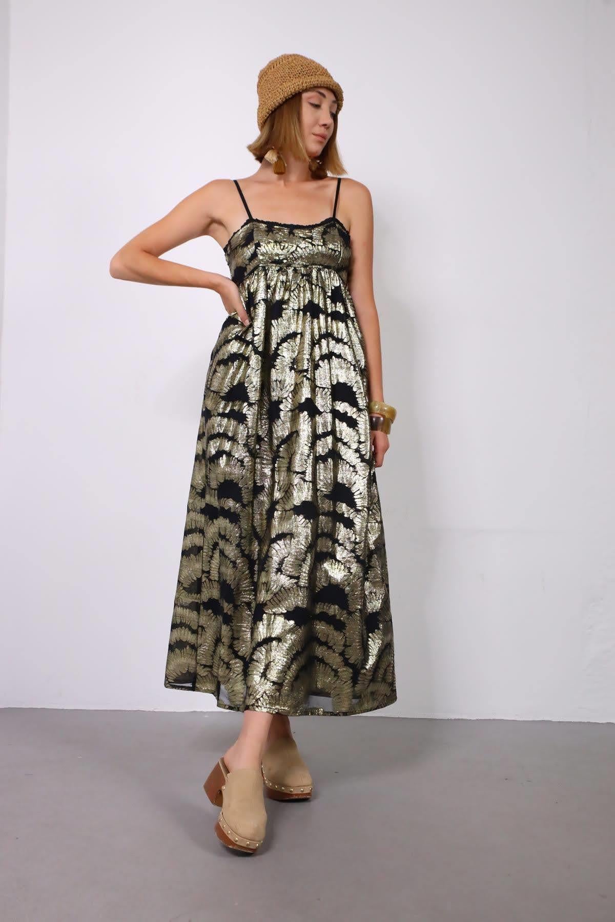  Siyah Volanlı Gold Desenli Askılı Şık Elbise