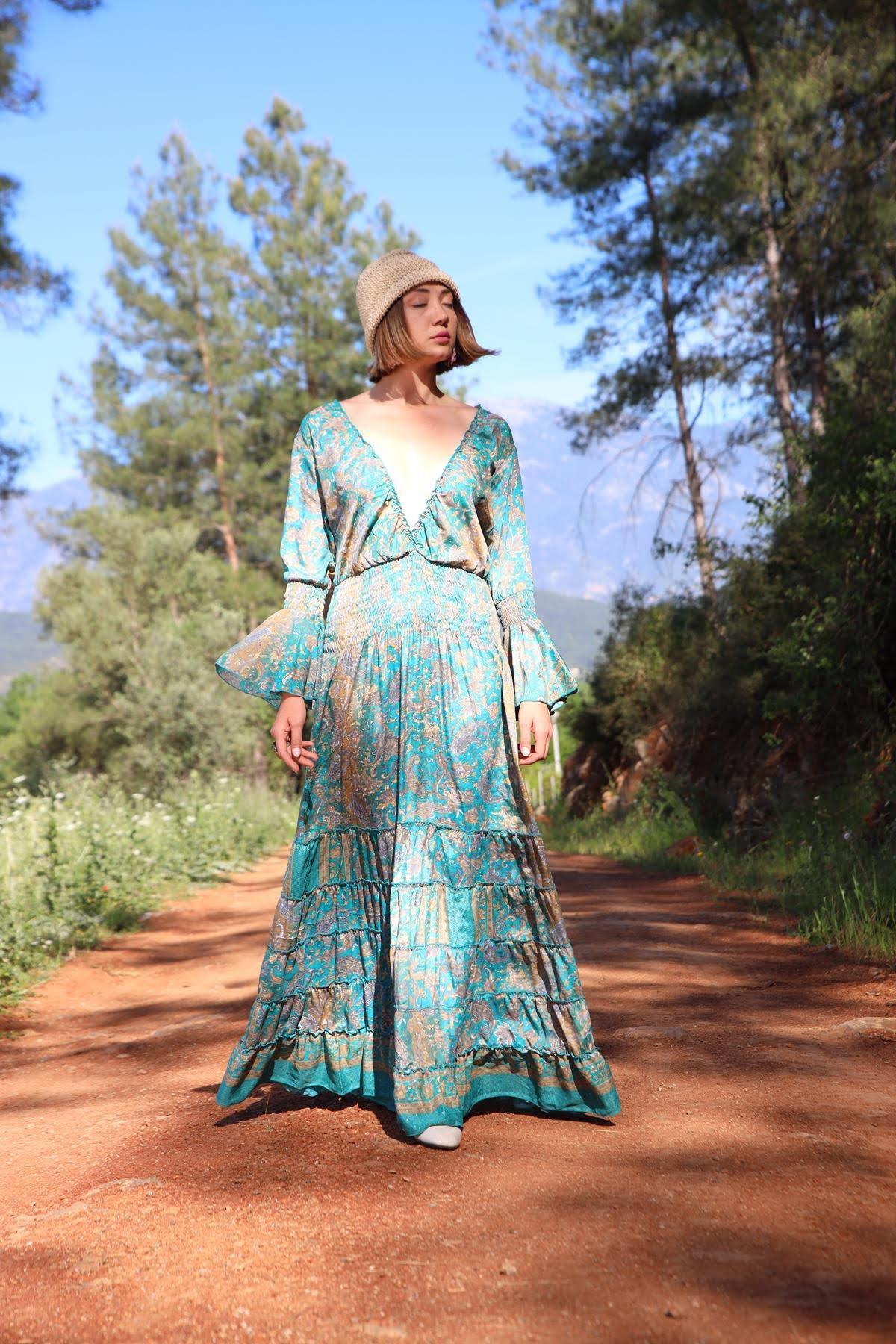 Turkuaz Derin V Yaka Gipeli İspanyol Kol İpek Elbise - Şaman Butik Turkuaz Derin V Yaka Gipeli İspanyol Kol İpek Elbise