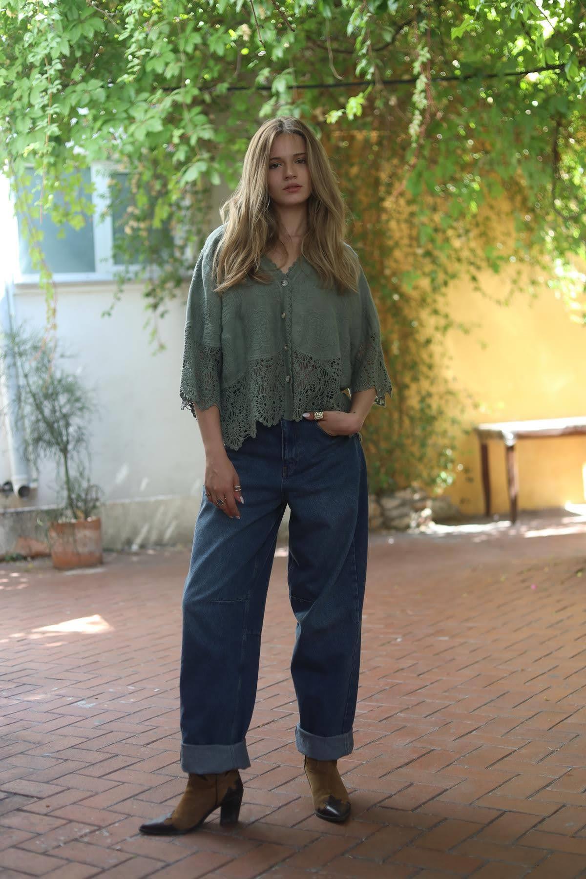 Haki Çiçek Desenli Dantelli Keten Bluz