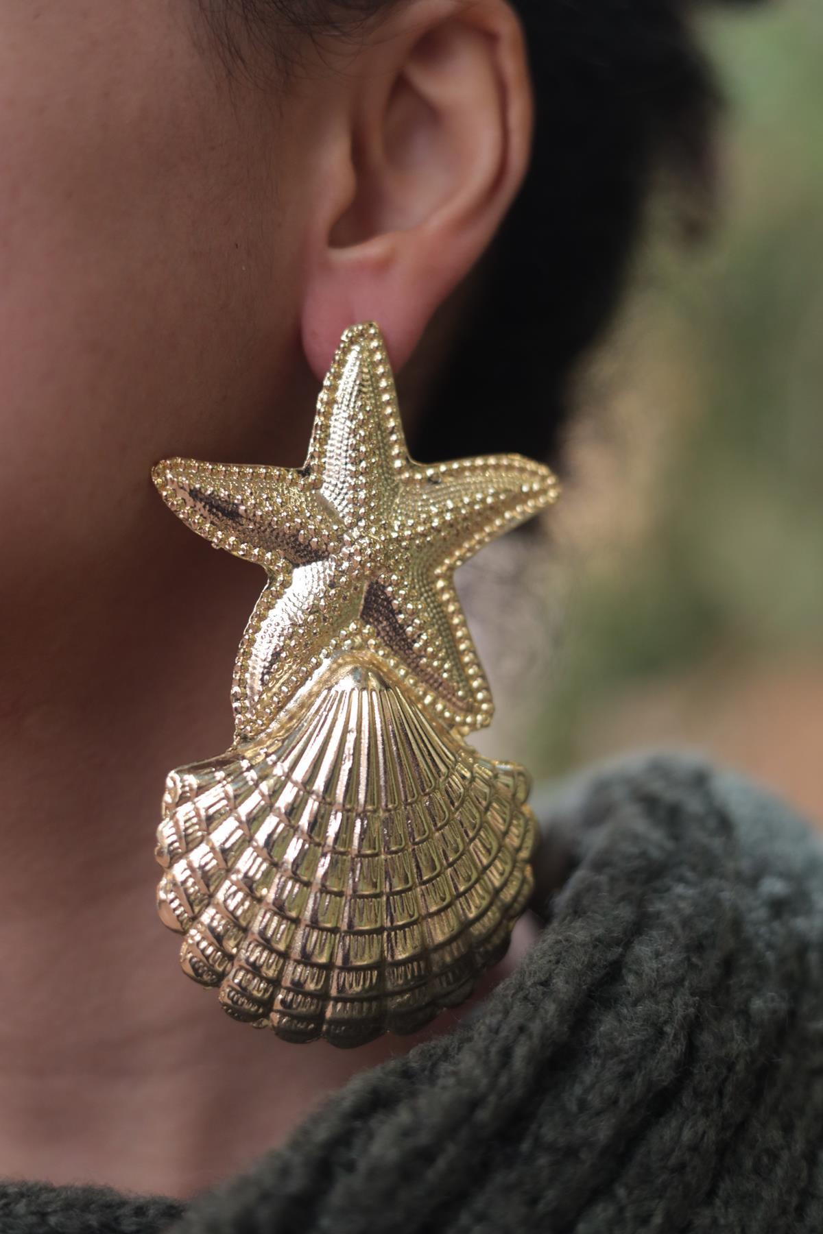 Gold Rengi Deniz Kabuklu Ve Yıldızlı Küpe