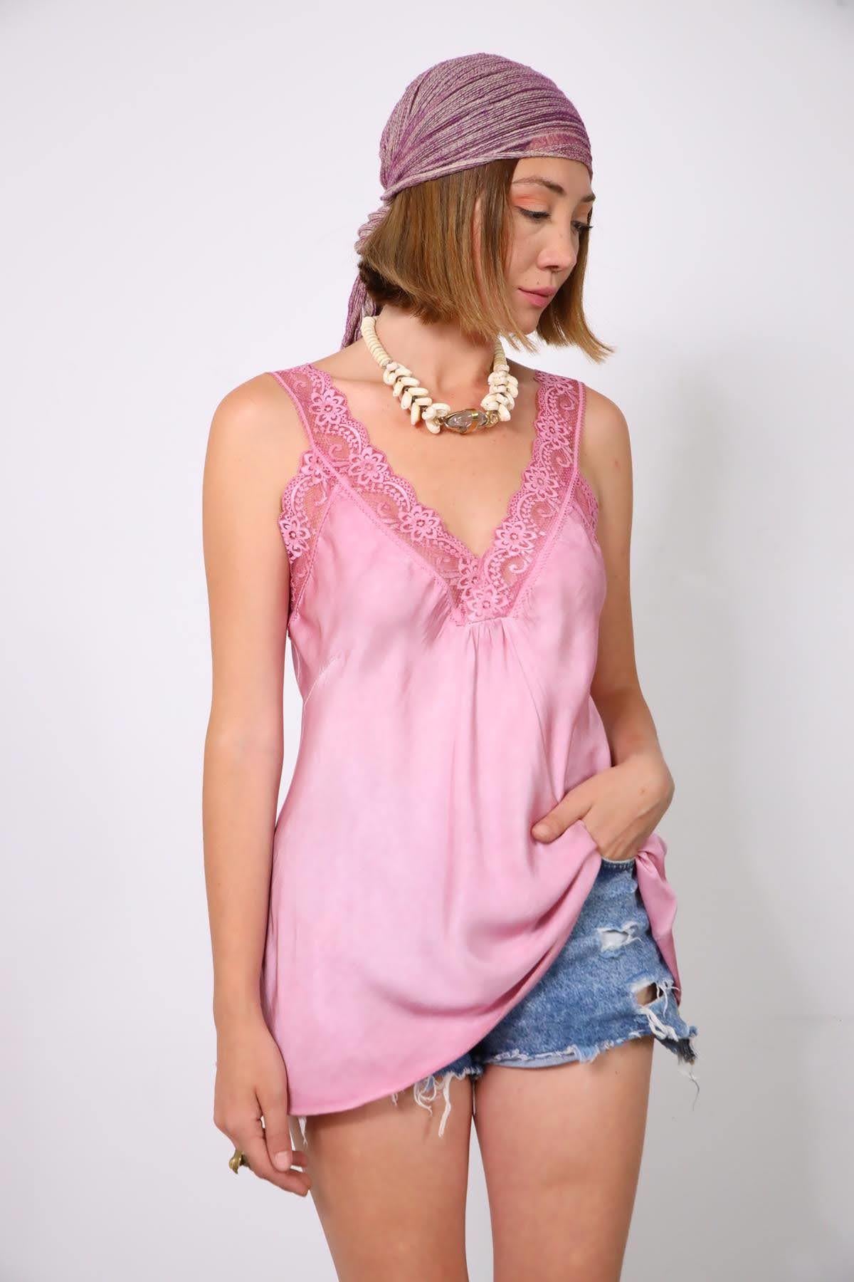 Gül Kurusu İnce Dantel İşlemeli Atlet - Şaman Butik Gül Kurusu İnce Dantel İşlemeli Atlet