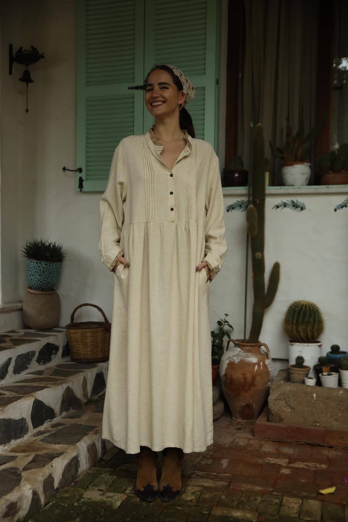 Krem Rengi Dantel Detaylı Düğmeli Elbise