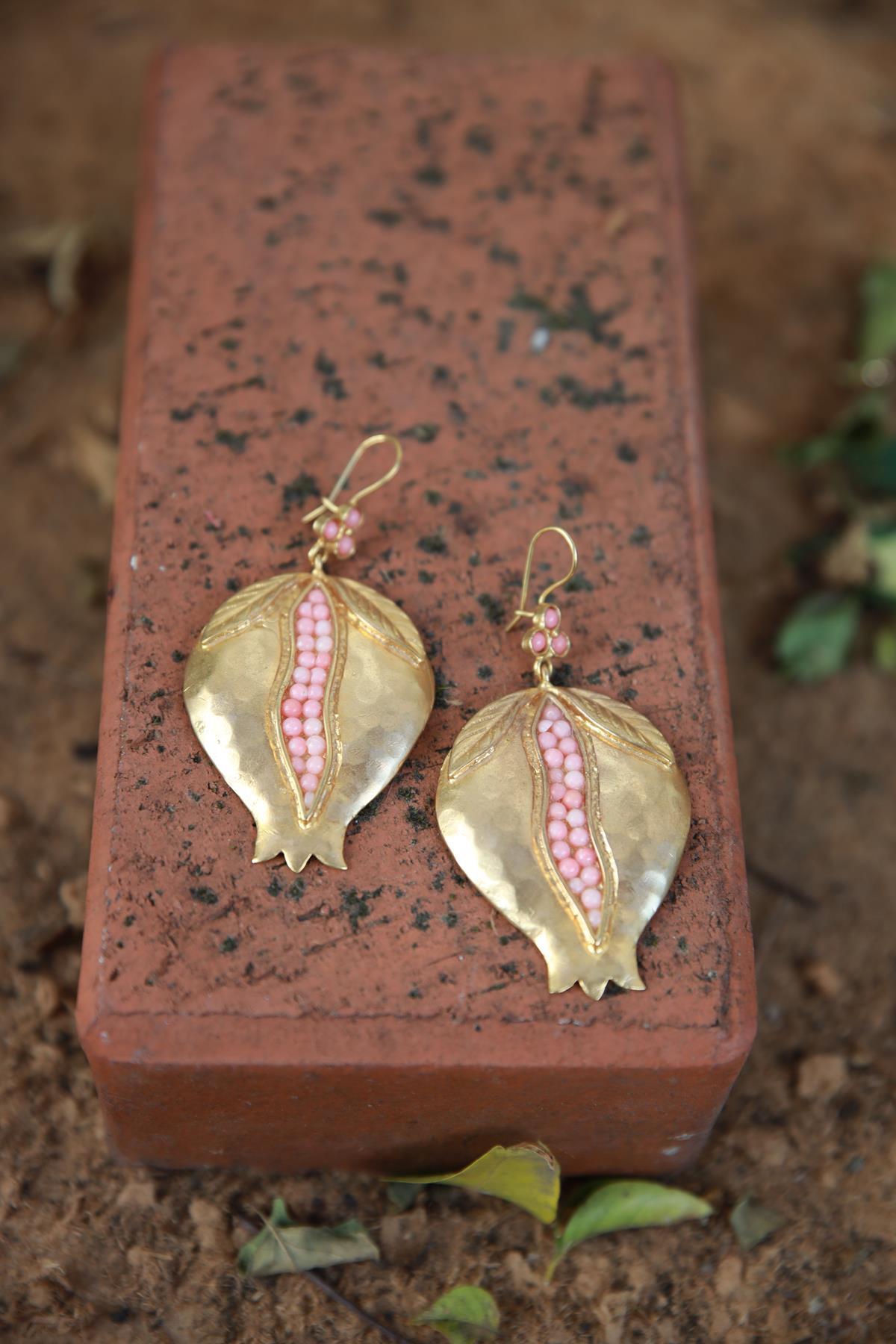 Pembe Doğal Taşlı Nar Tasarım Küpe