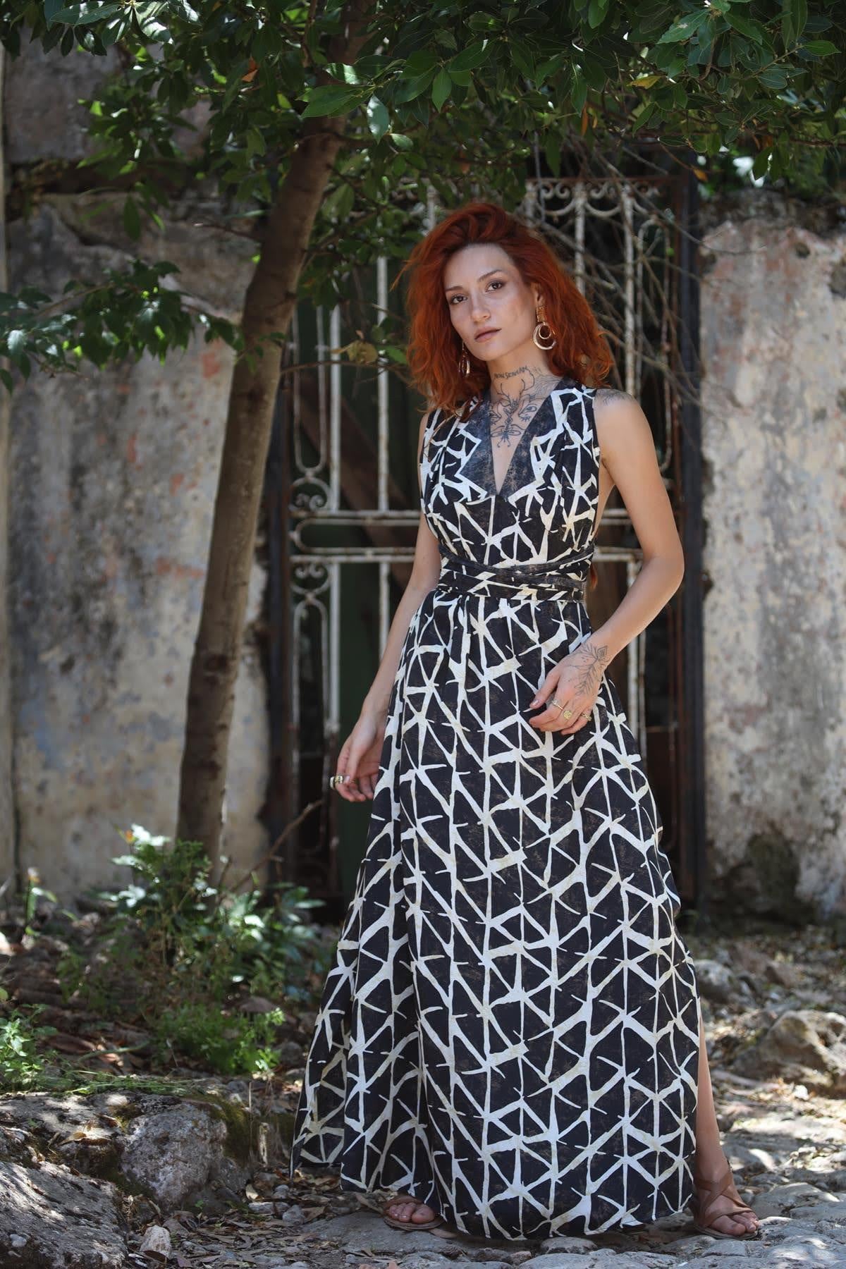 Siyah Boyundan Bağlamalı Evaze Etek İpek Elbise