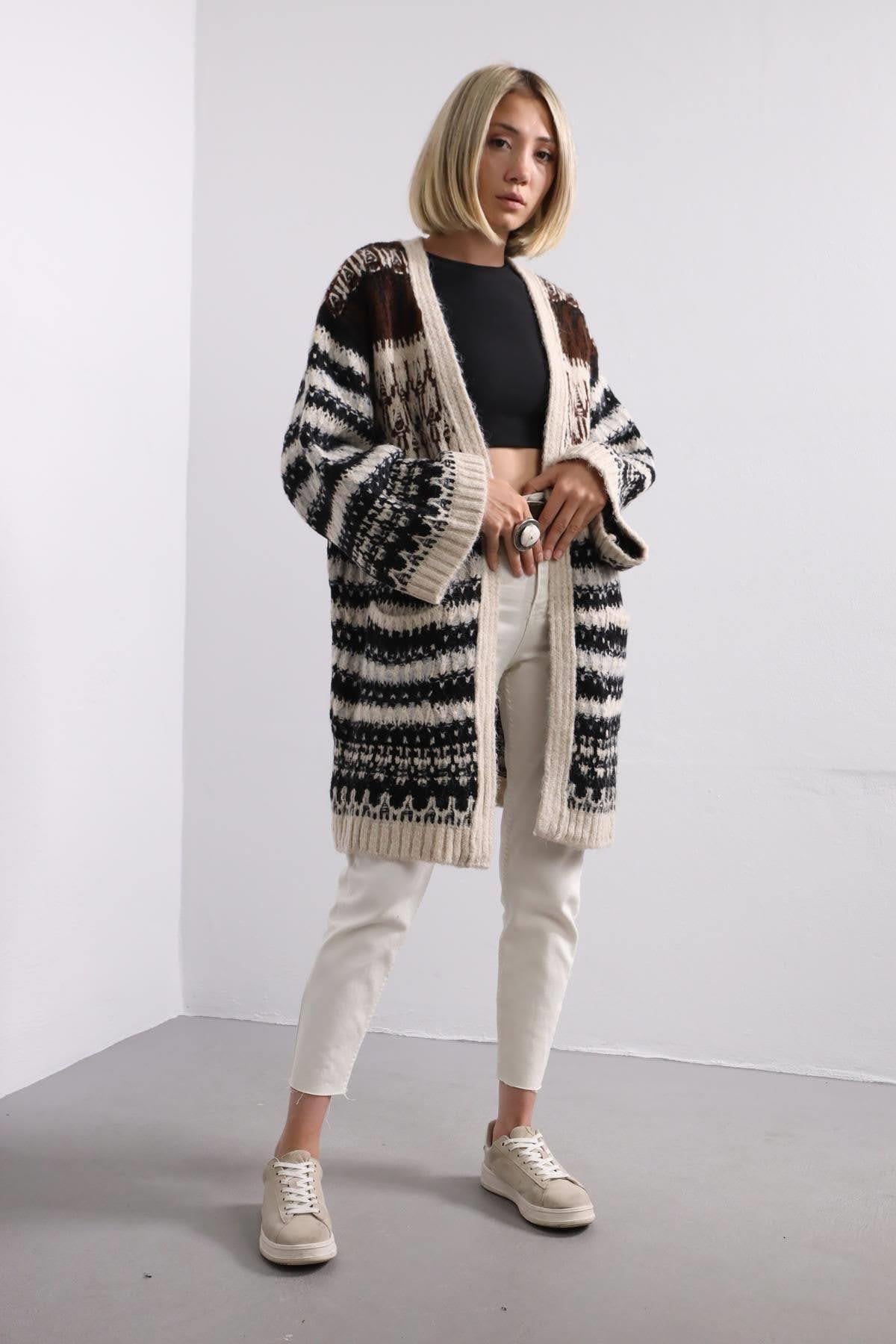 Taş Rengi Desenli Cepli Hırka - Şaman Butik Taş Rengi Desenli Cepli Hırka