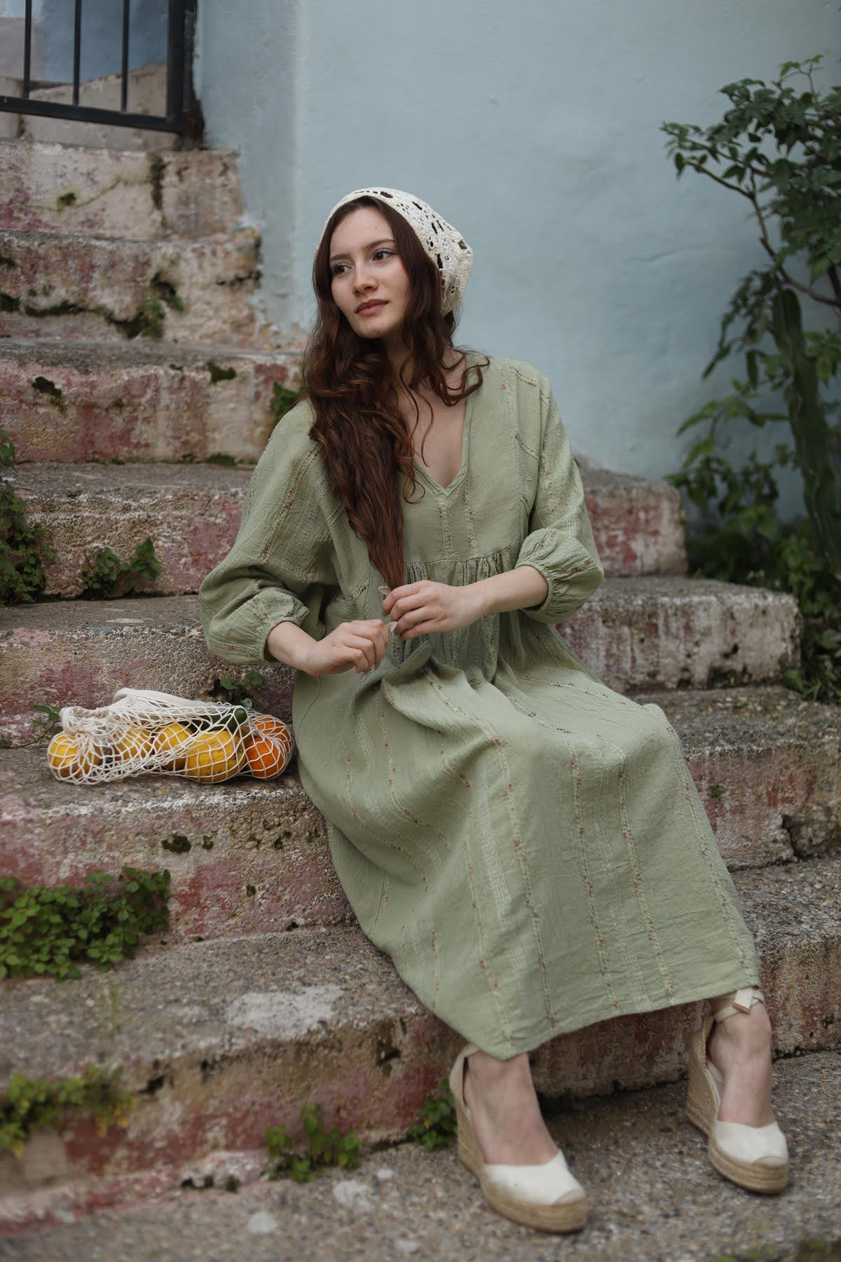 Çağla Yeşili V Yaka Kolları Lastikli Elbise