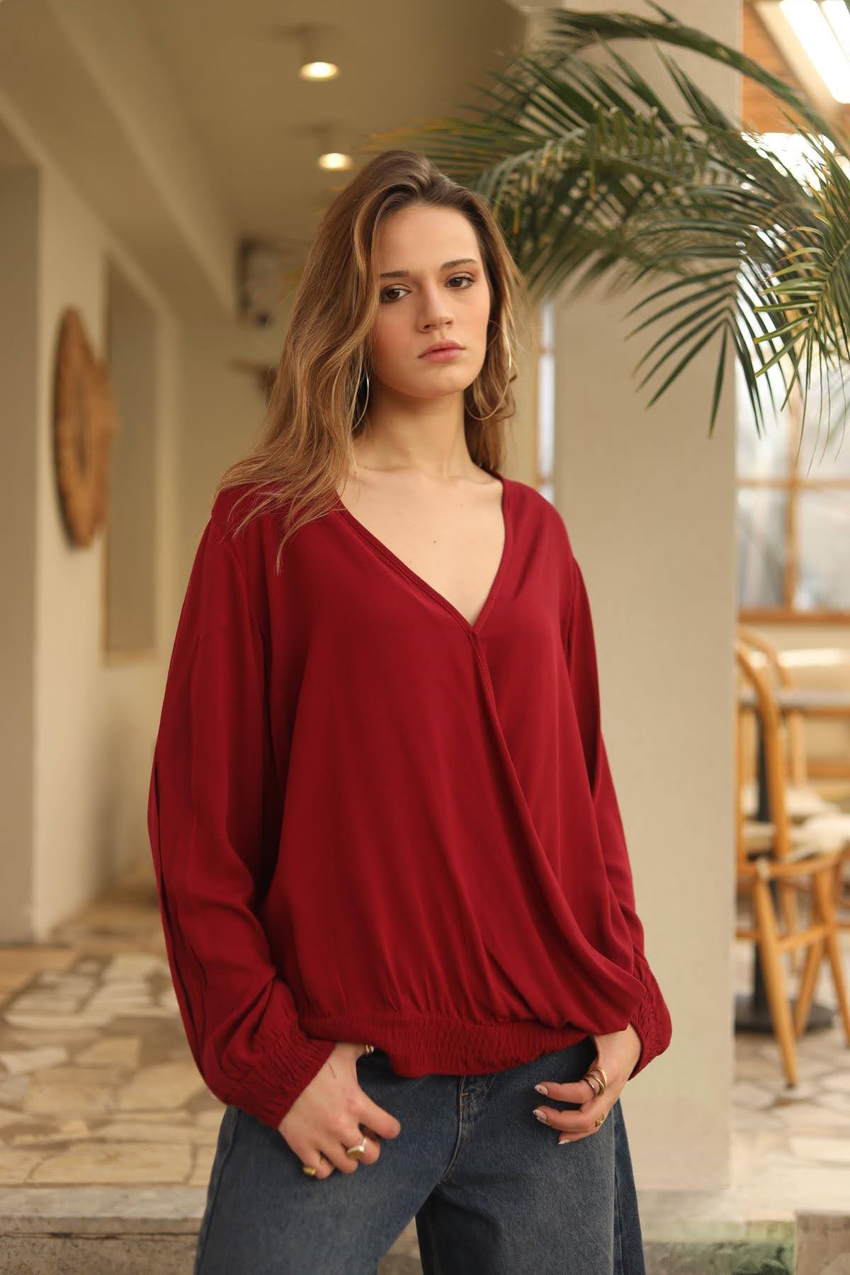 Bordo Kruvaze Yaka Kolları Yırtmaçlı Bluz