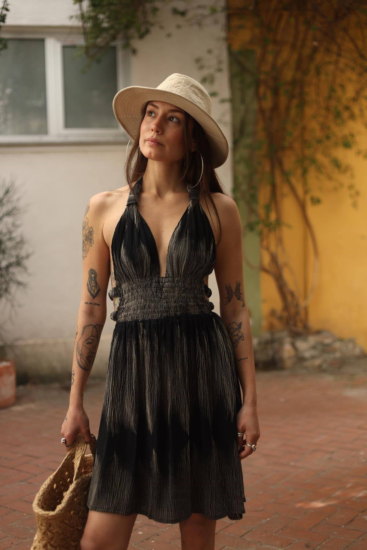 Siyah Desenli Sırt Dekolteli Mini Elbise