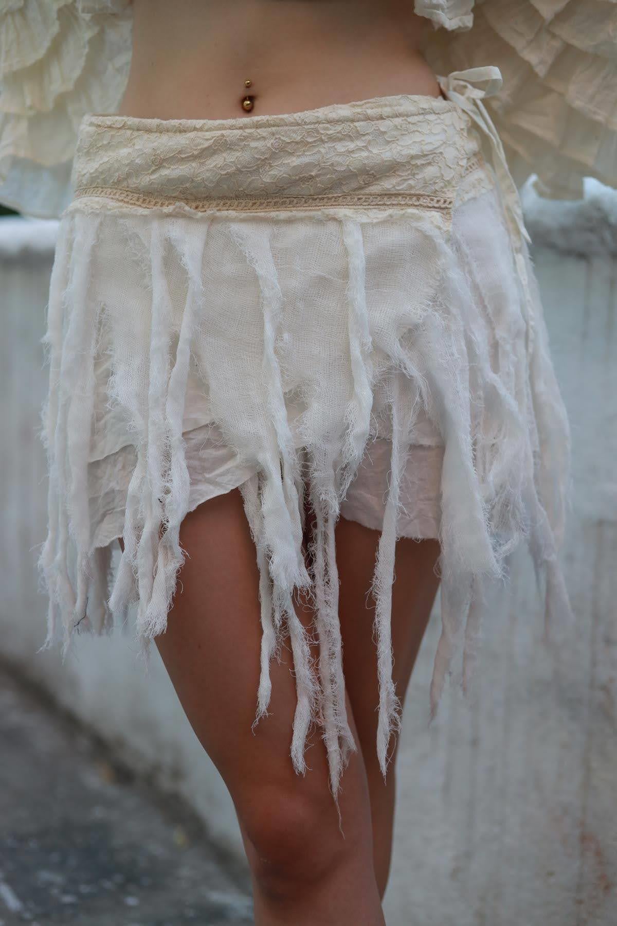 Beyaz Dantel Detaylı Püsküllü Anvelop Etek