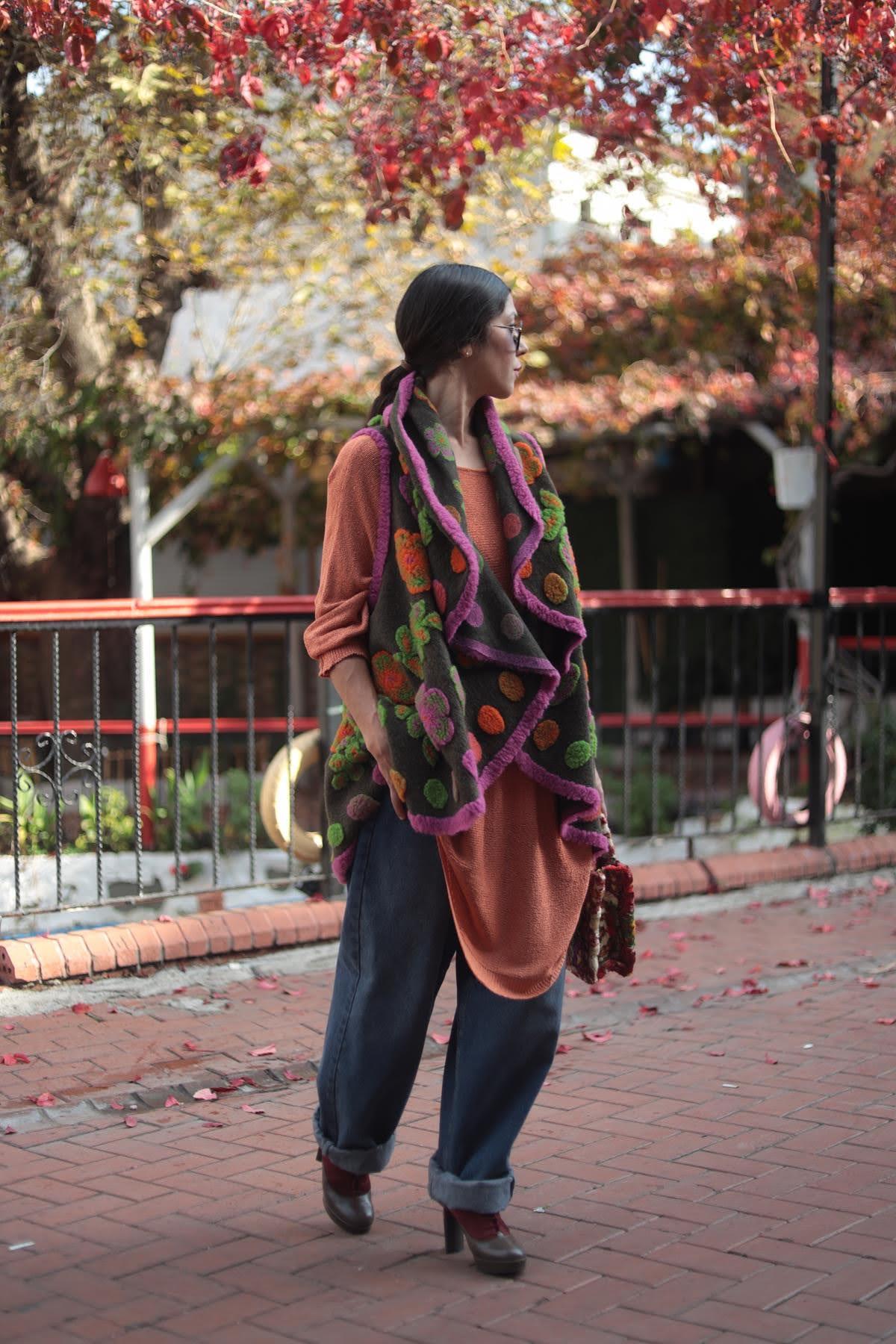 Haki Çiçek Desenli Keçe Yelek