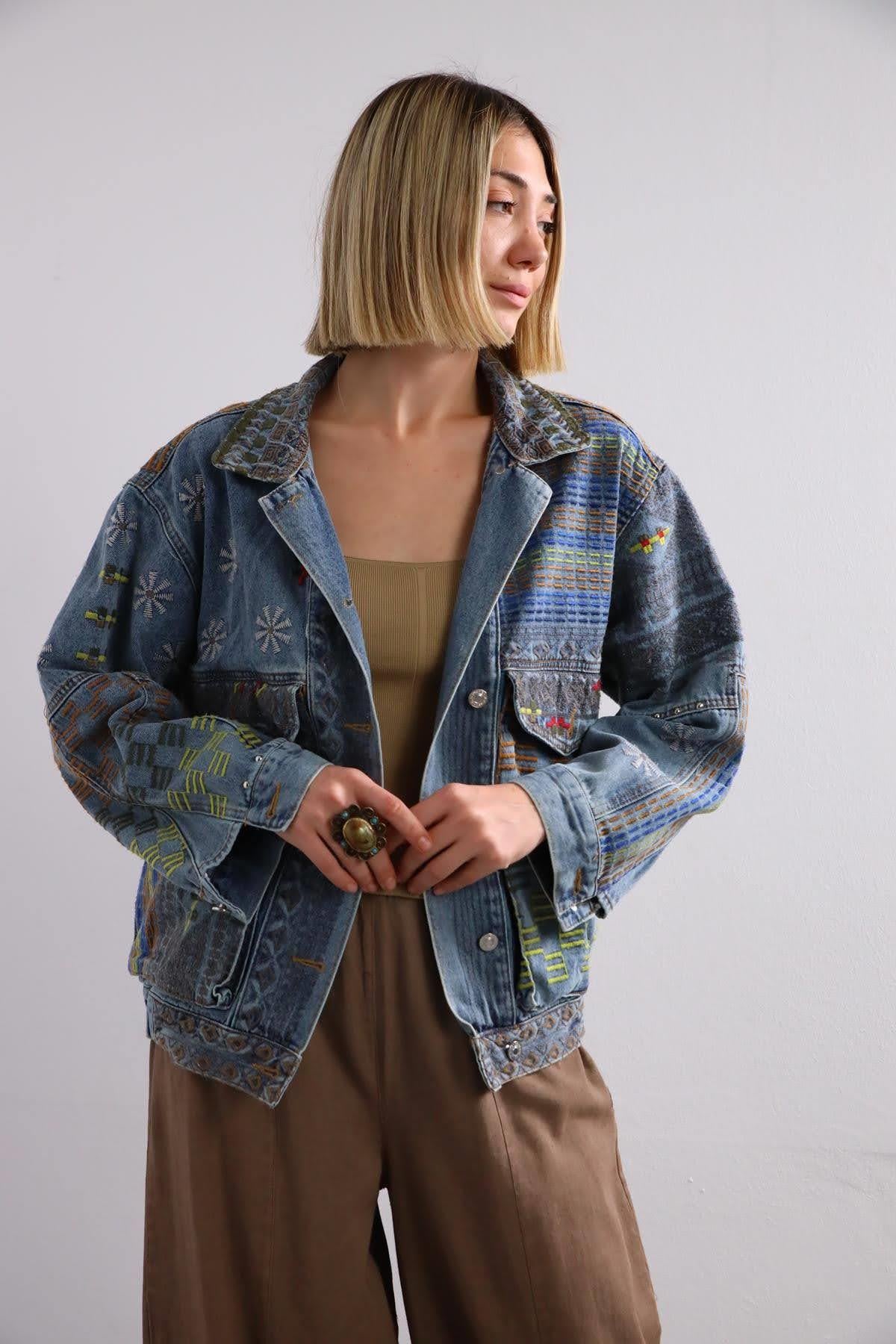  Mavi Zımba Detay Nakışlı Kot Ceket