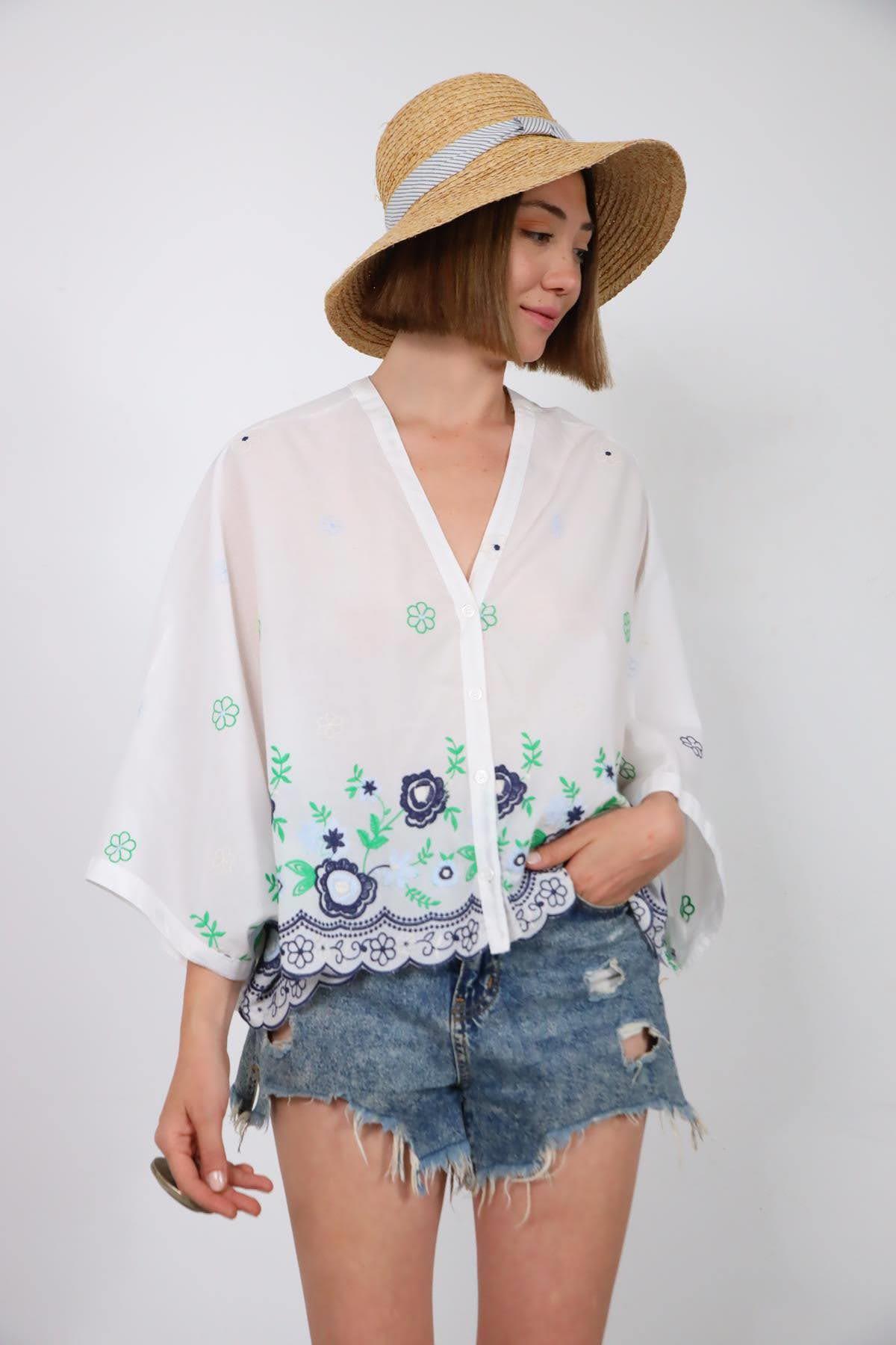  Beyaz Yarasa Kol Sırtı Dikişli İşlemeli Gömlek