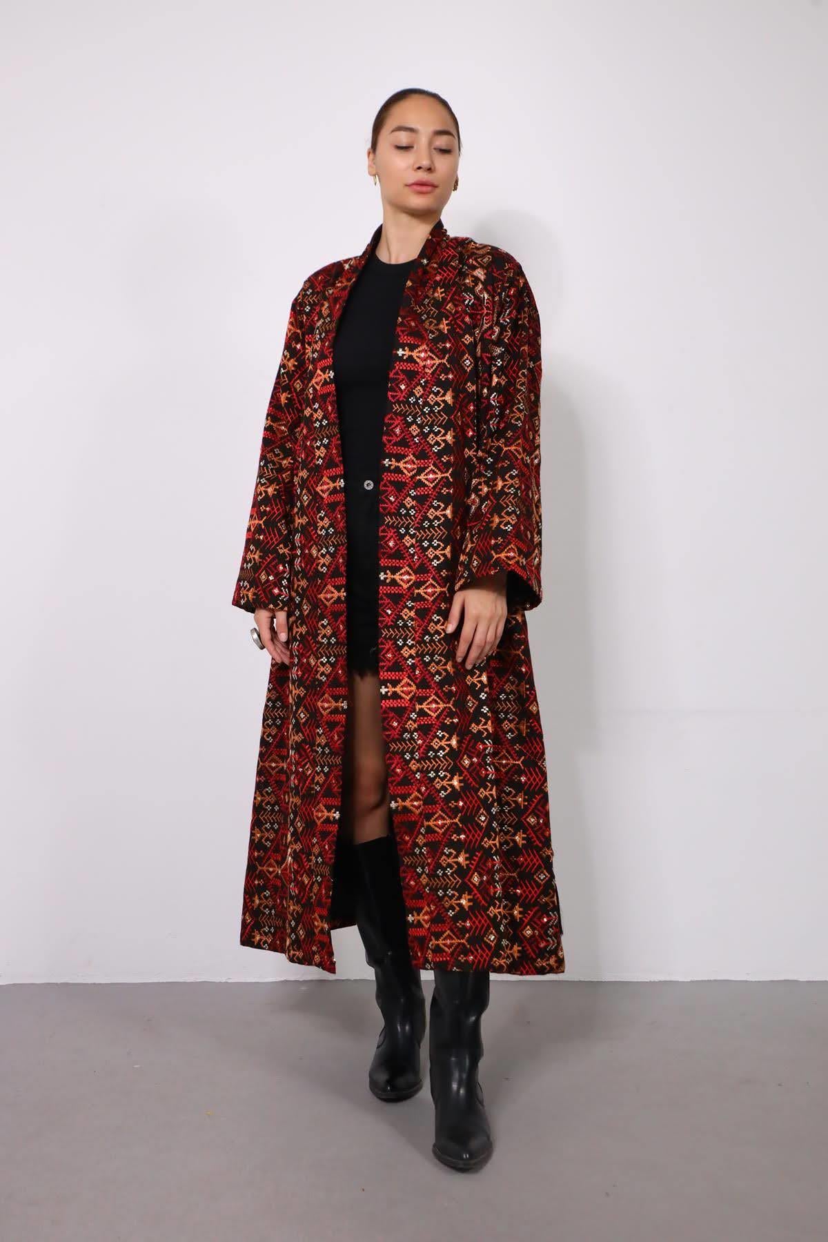 Siyah Püsküllü Payetli Suzani Kaftan - Şaman Butik Siyah Püsküllü Payetli Suzani Kaftan