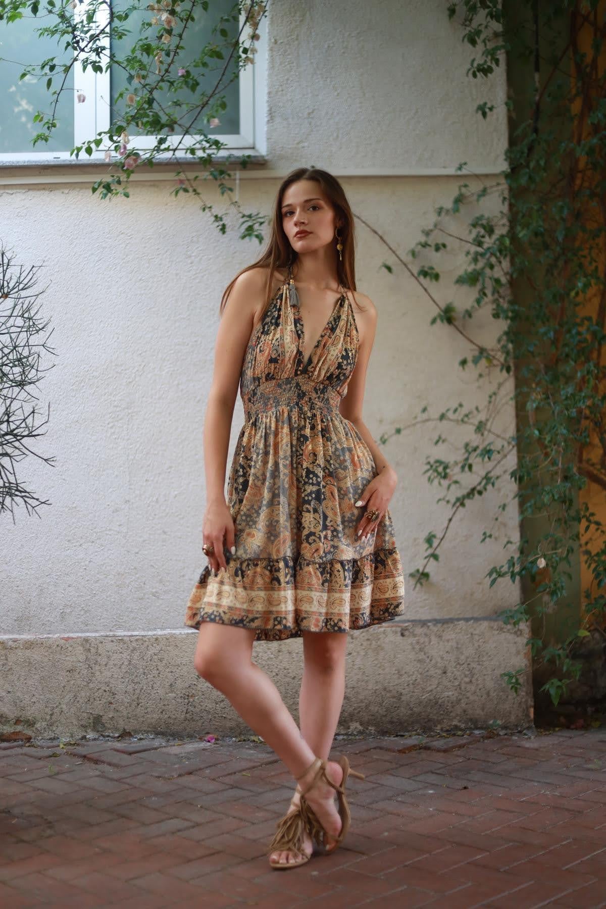 Gri Bağlamalı Sırt Dekolteli Mini İpek Elbise