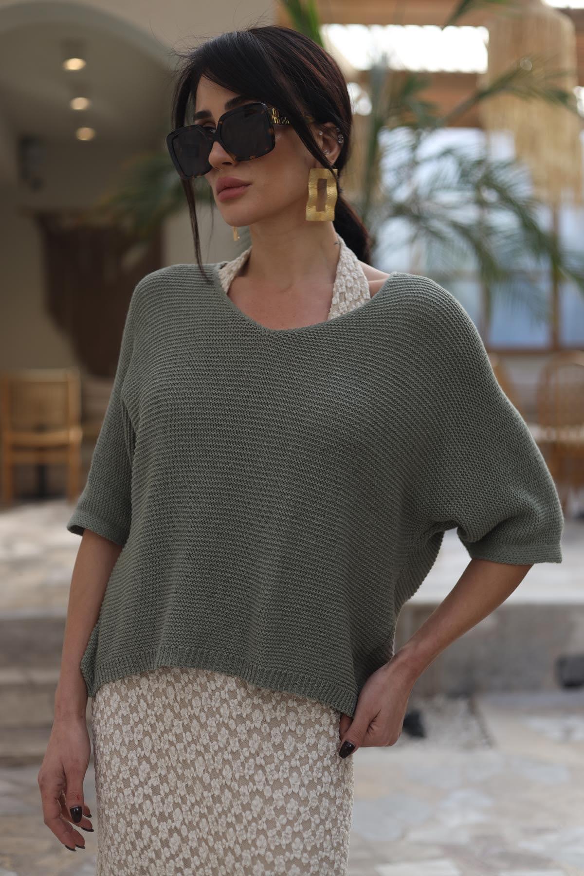 Haki V Yaka Kısa Kollu Triko Bluz