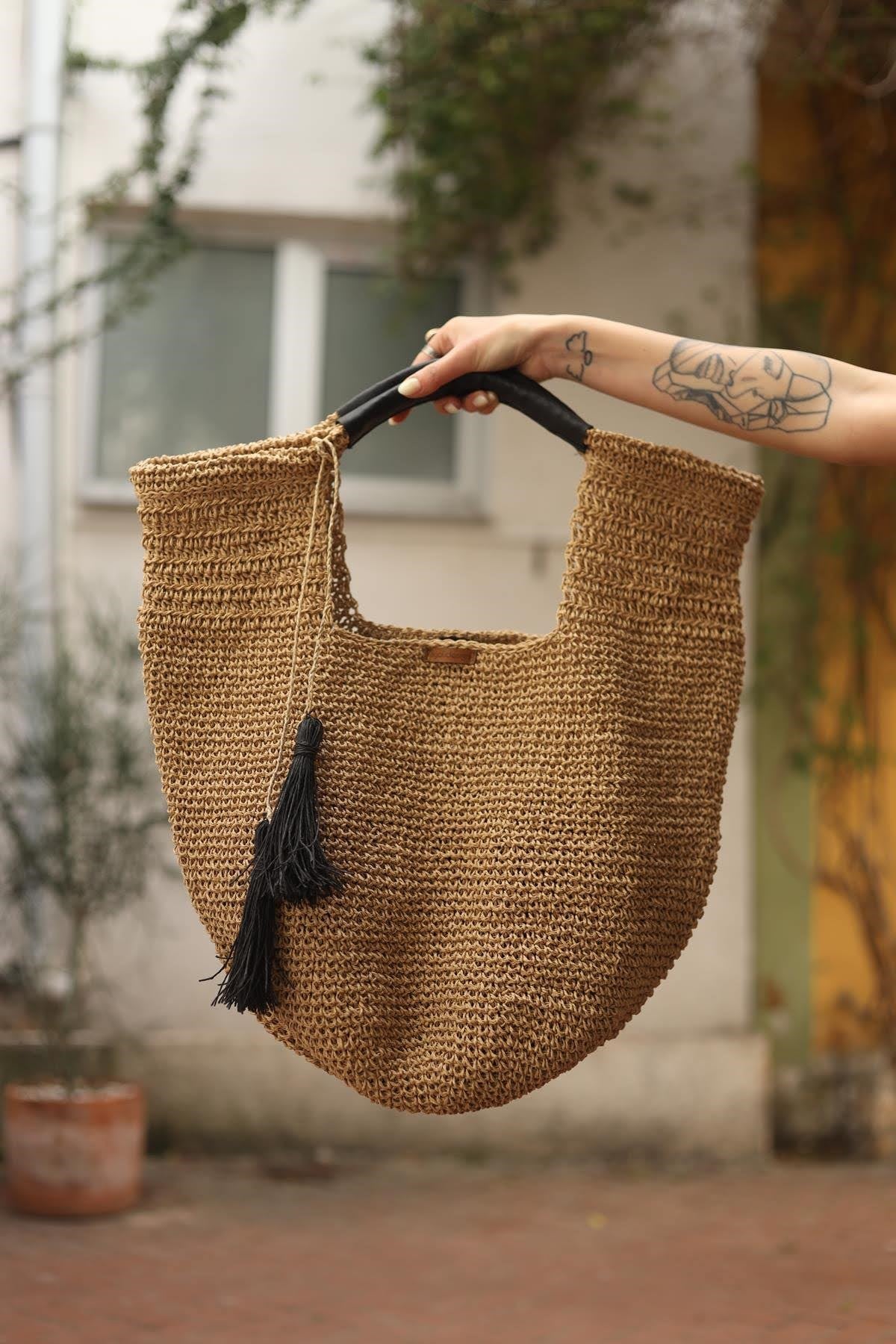 Camel Rengi Püsküllü Tasarım Rafya Çanta