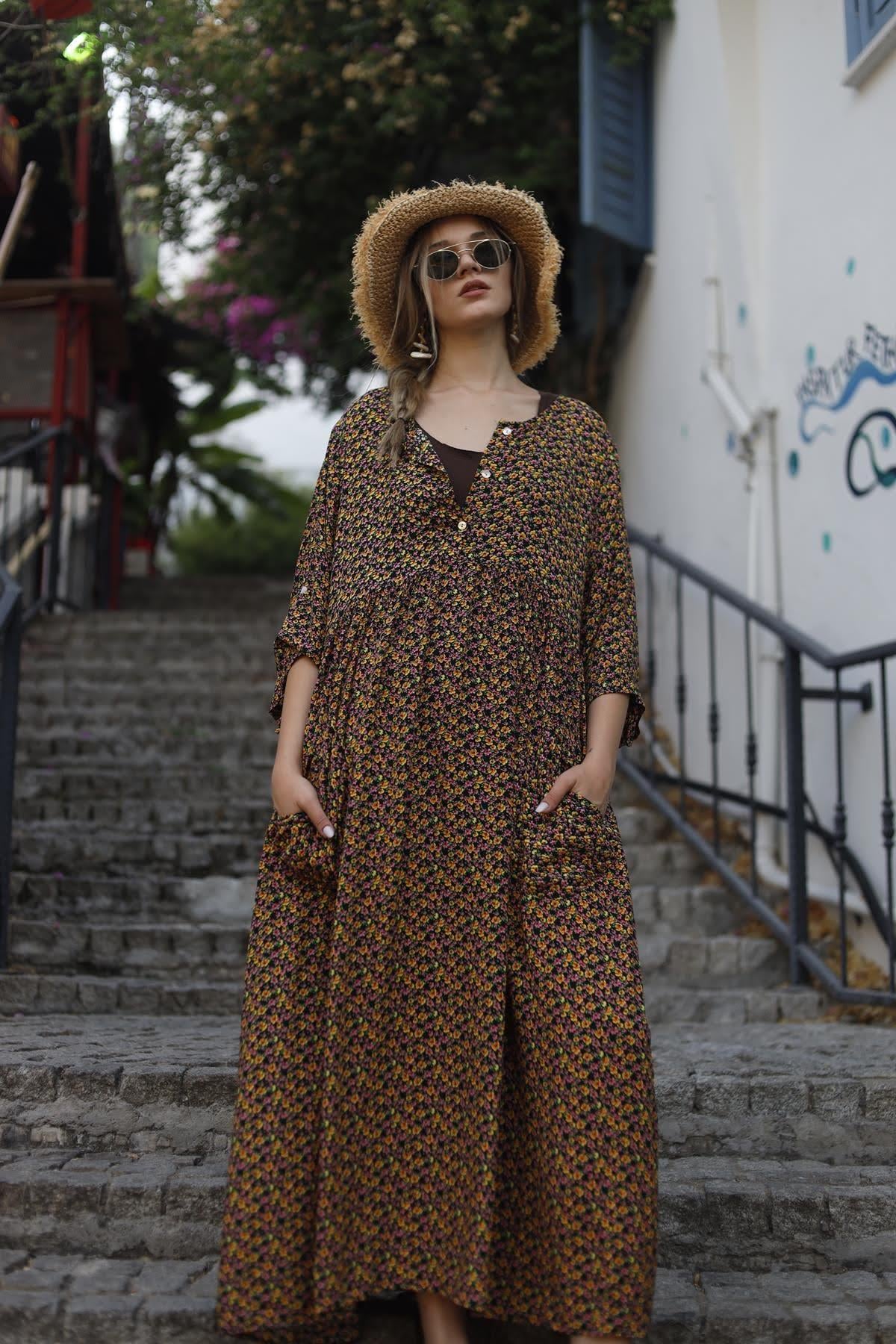 Siyah Çiçekli Önü Düğmeli Elbise