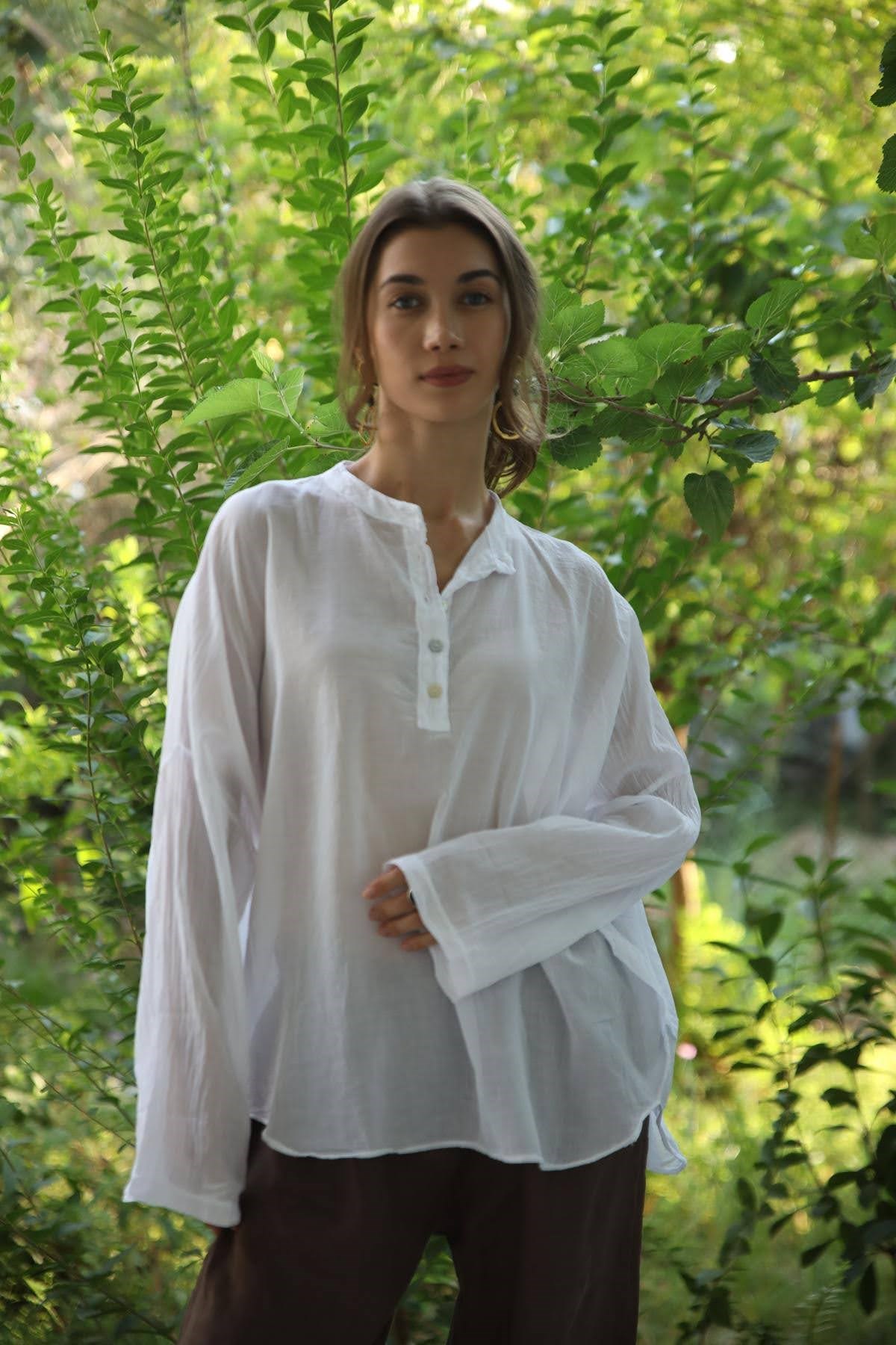 Beyaz Yanı Dikiş Detaylı Düğmeli Bluz