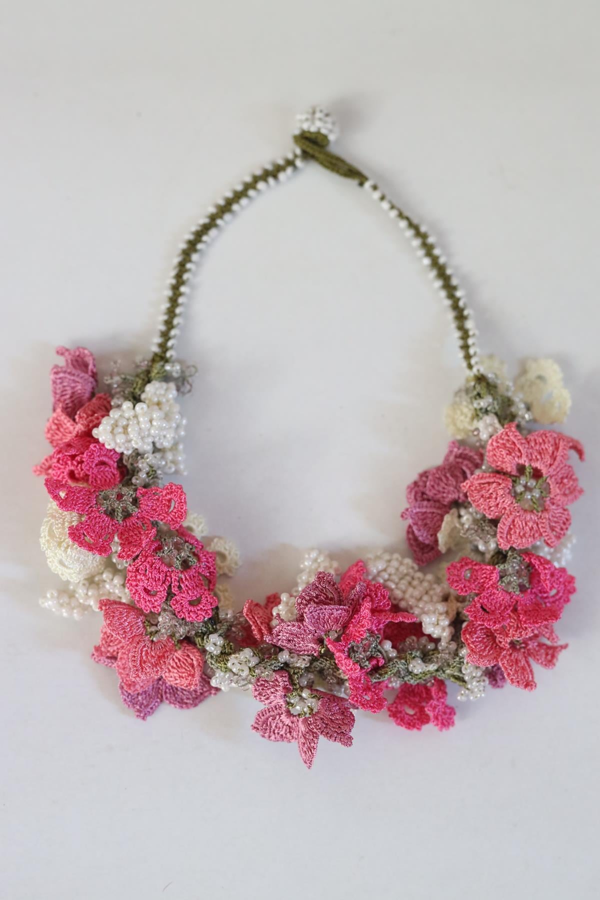 Boncuklu Tasarım İğne Oyası Kolye