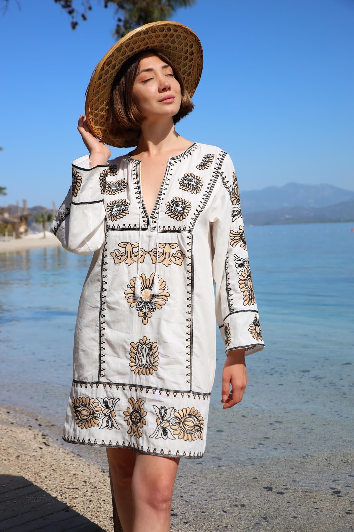 Beyaz Önü ve Kolları İşlemeli İpli Elbise - Şaman Butik Beyaz Önü ve Kolları İşlemeli İpli Elbise